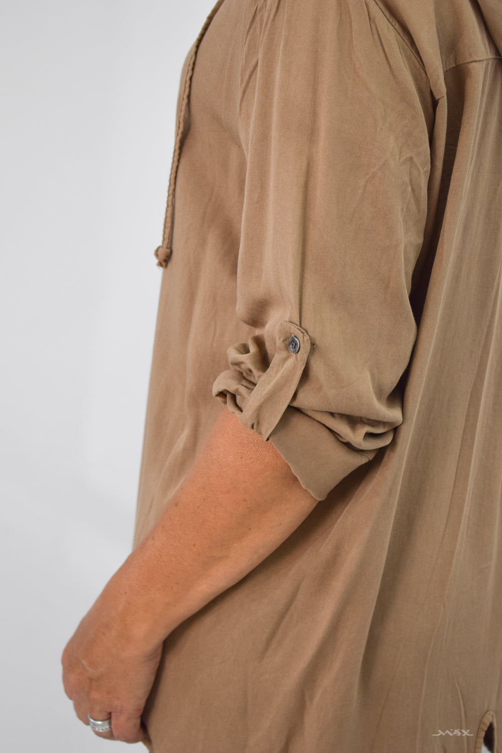 Kapuzenbluse in camel