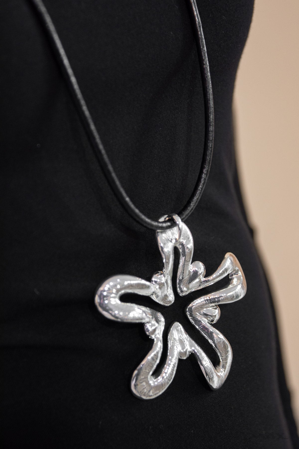 Ketting zilver met bloemenhanger