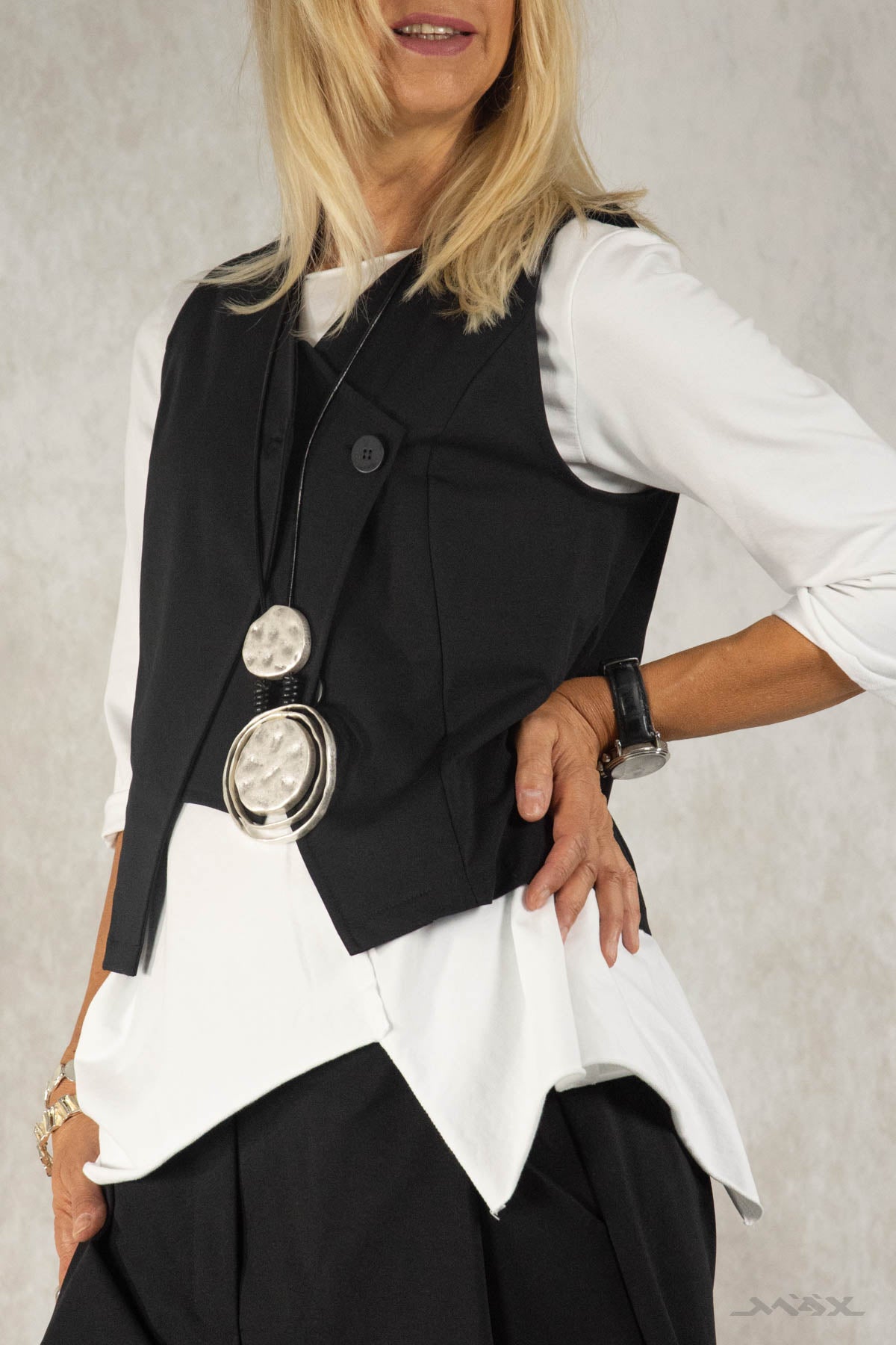 Asymmetrisch vest met knoopsluiting, maat one size (36-40)