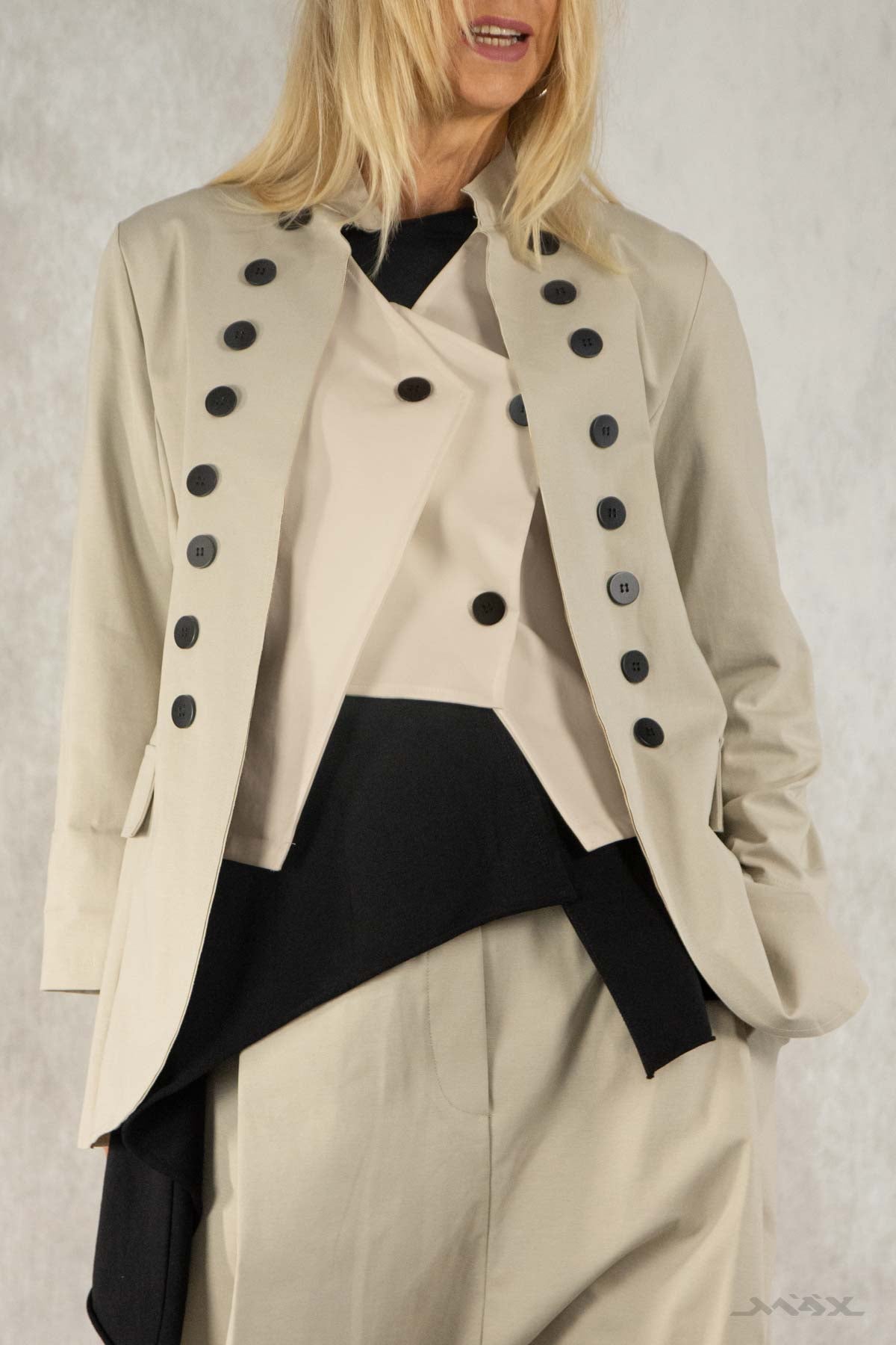 Lange jas met knoopsluiting, maat one size (36-42)