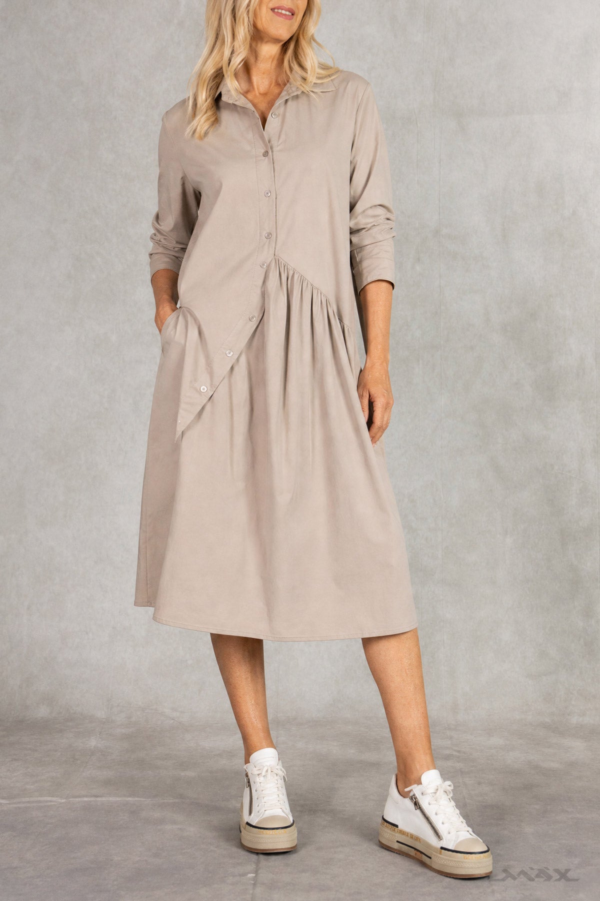 Asymmetrisches Kleid mit Knopfleiste Gr. Onesize (38-44)
