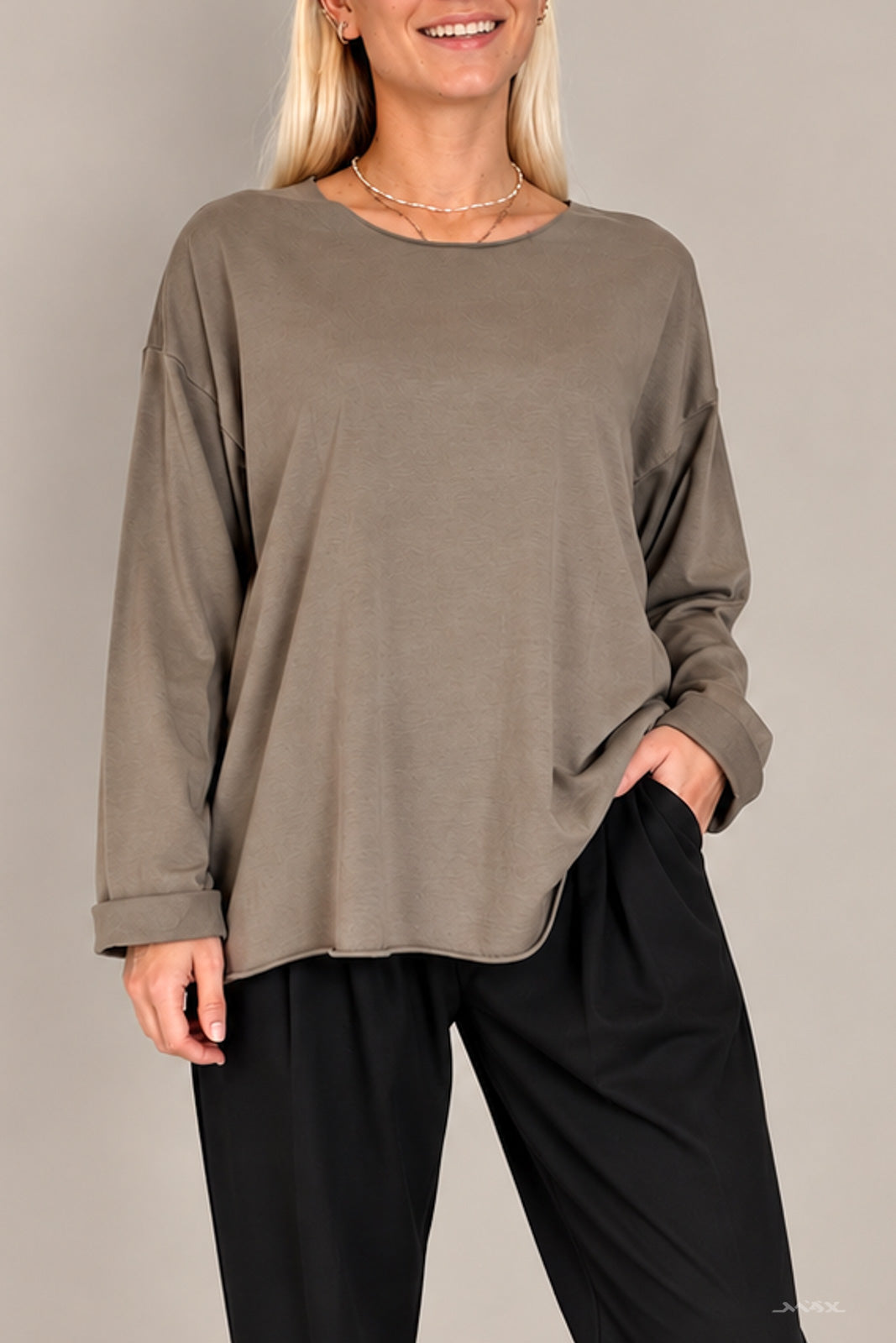 Basic Longsleeve – One Size (36–44)