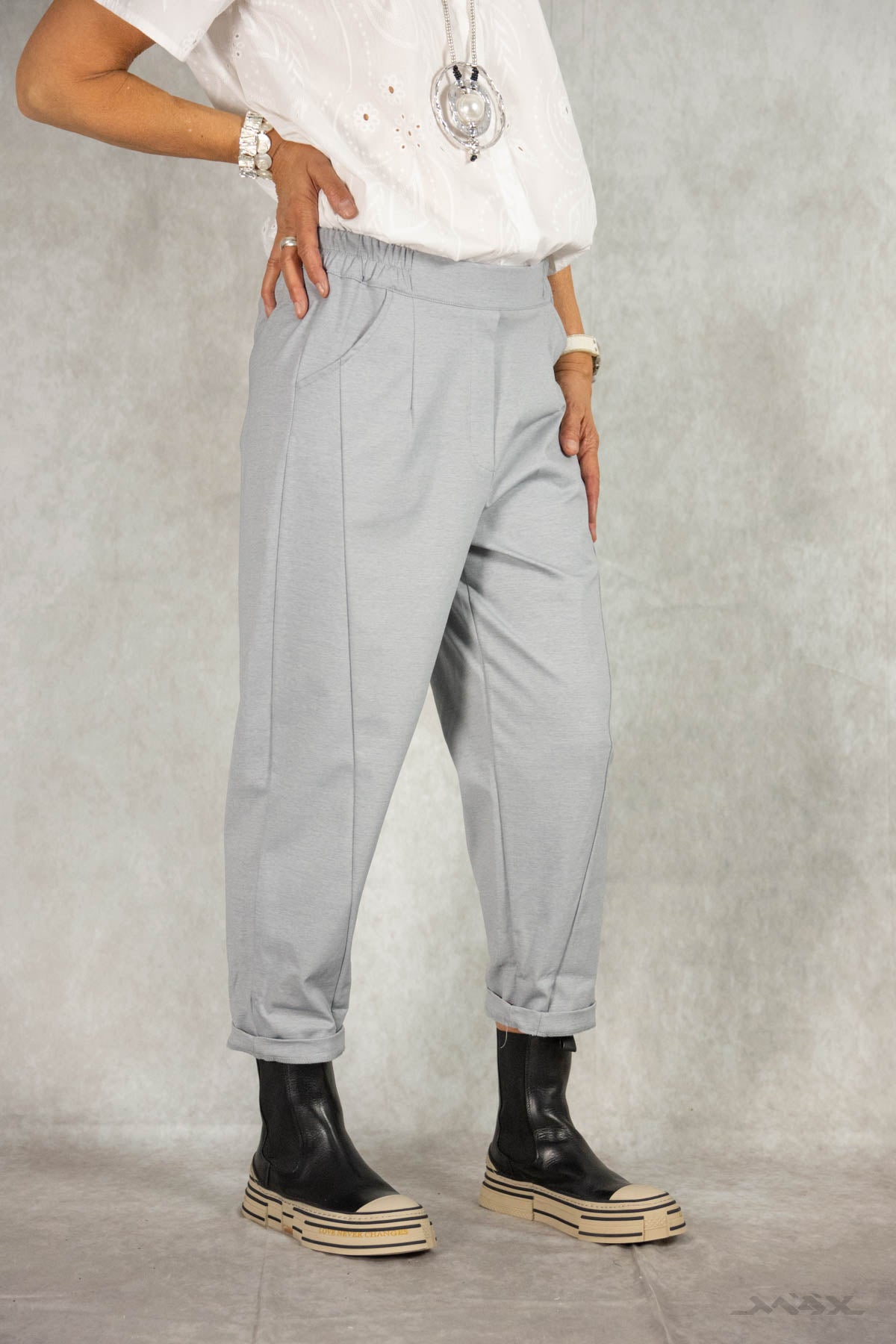 Broek lichtgrijs met sierstiksels maat één maat (38-42)