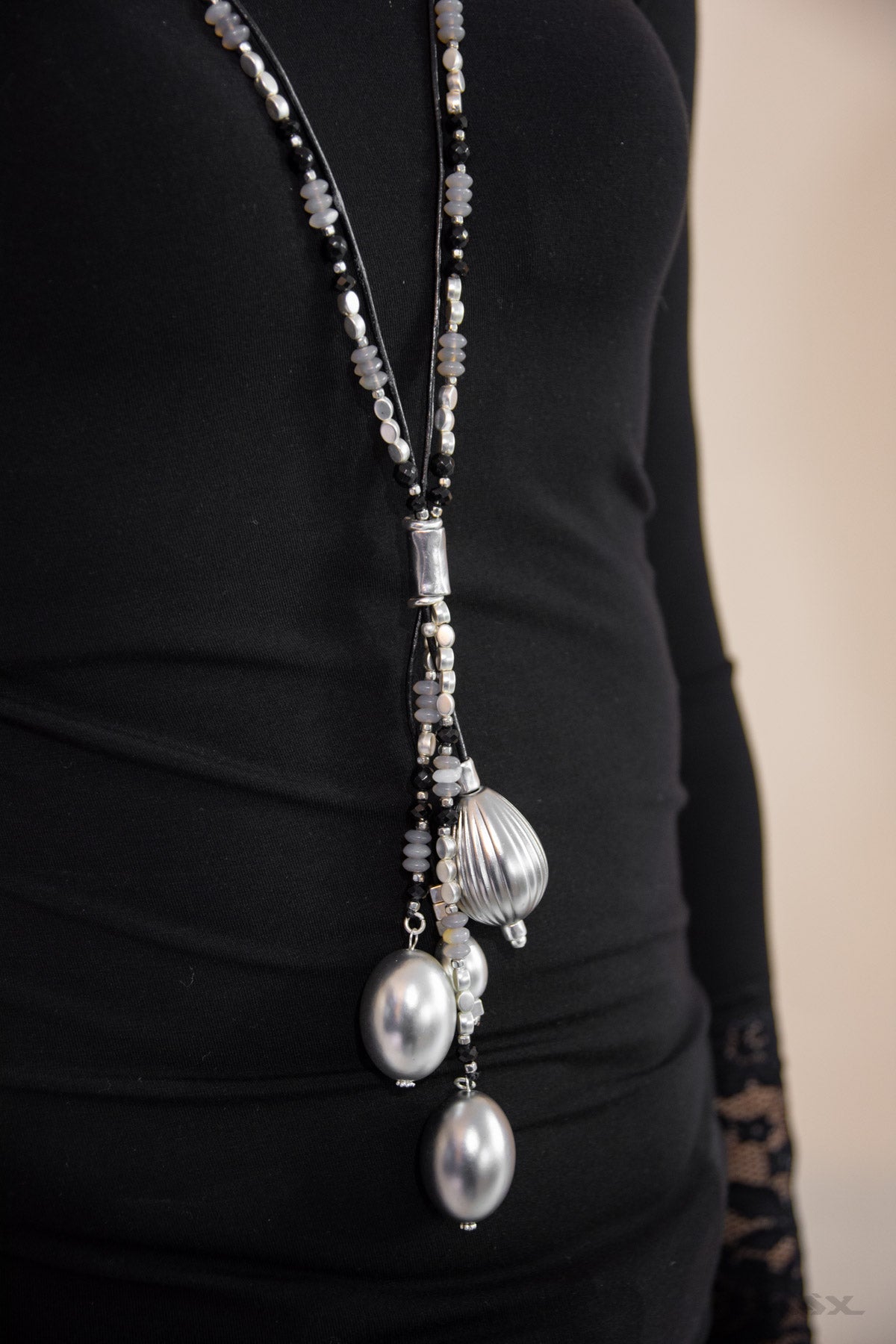 Ketting zwart zilver met parelelementen