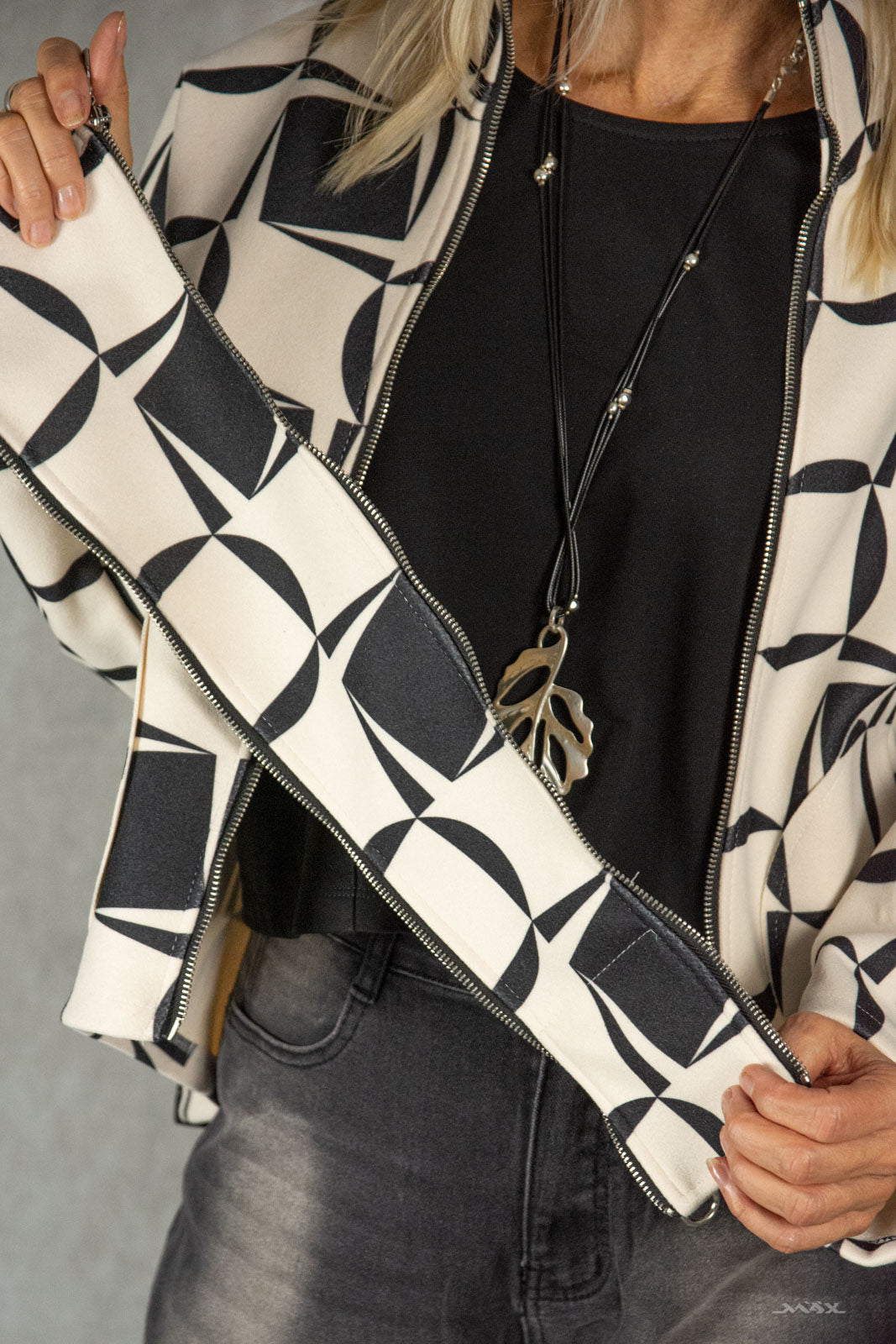 Zipper-Jacke beige-schwarz gemustert Gr. Onesize (38-44)