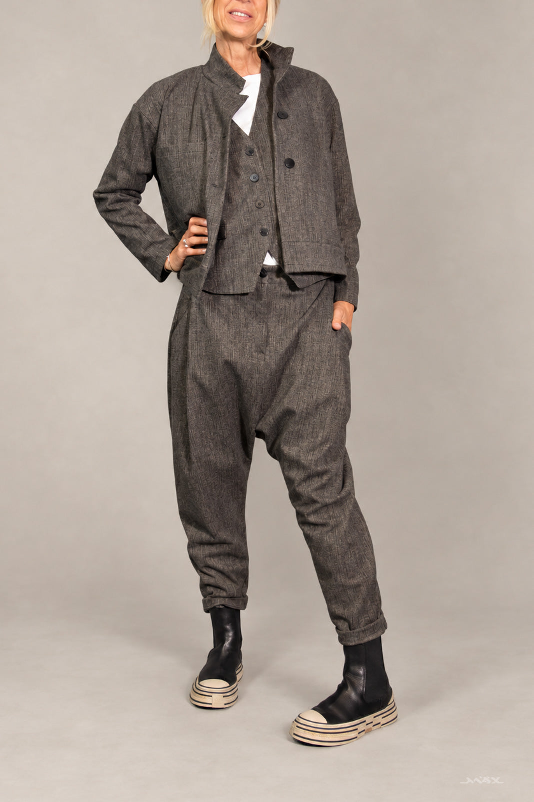 Miękkie spodnie haremki taupe – One Size (38–42)
