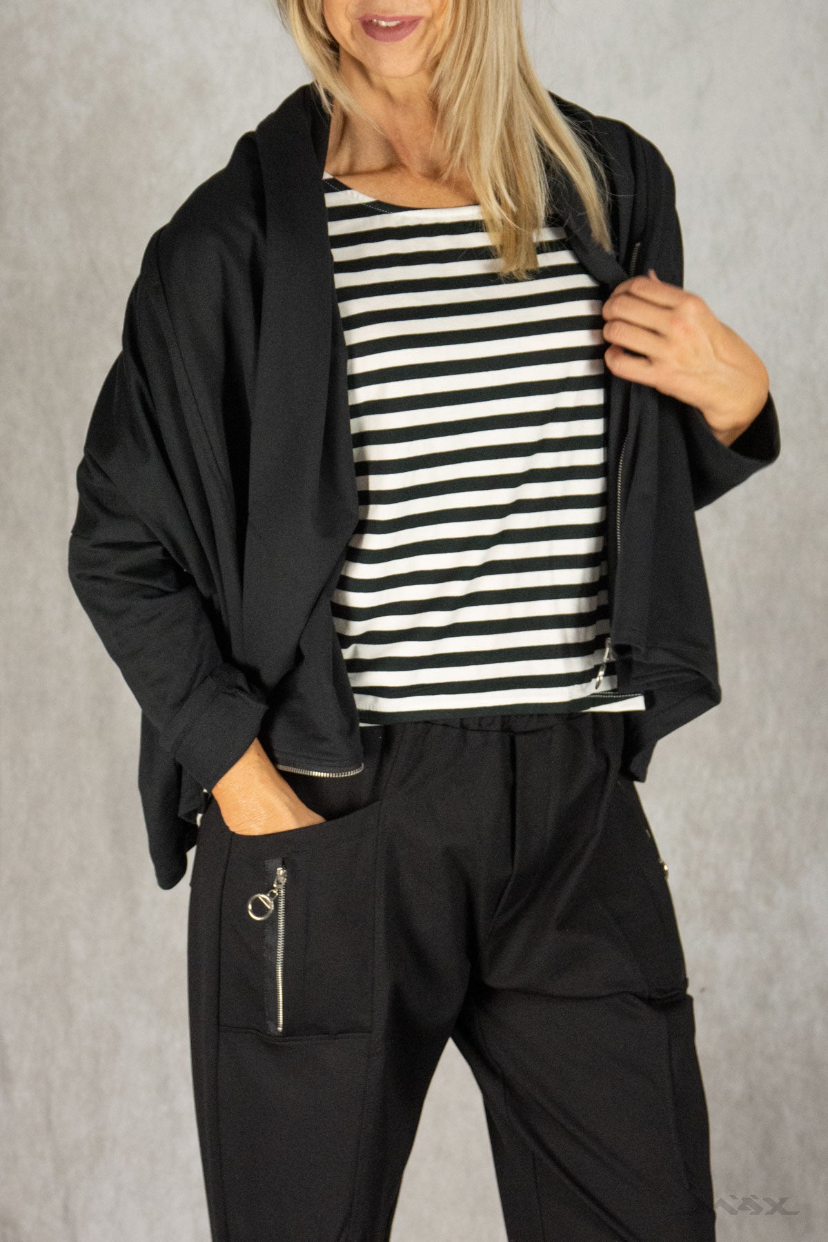 Sweatjacke mit seitlichem Reissverschluss Gr. Onesize (38-44)