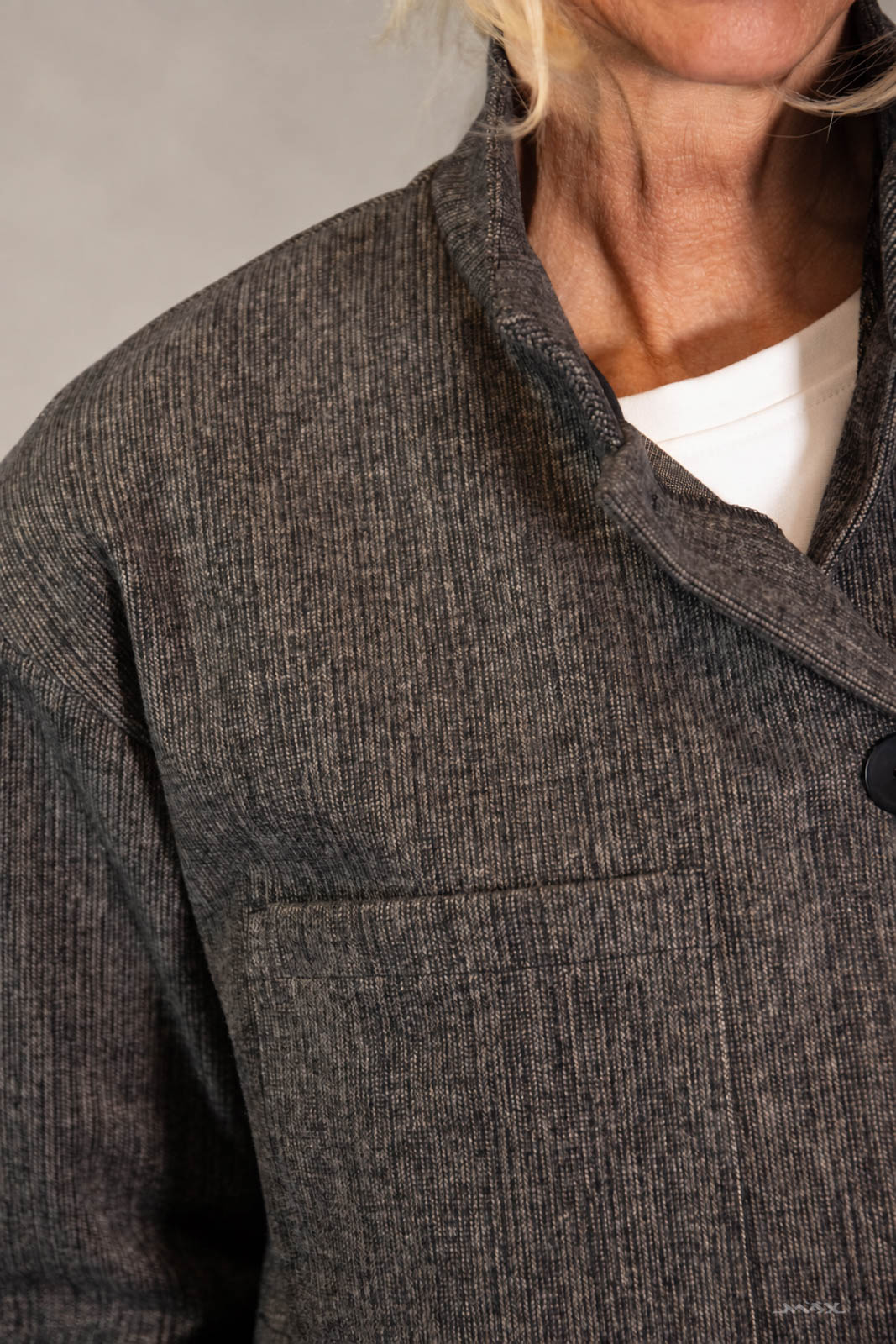 Miękka kurtka zapinana na guziki taupe – One Size (38–42)