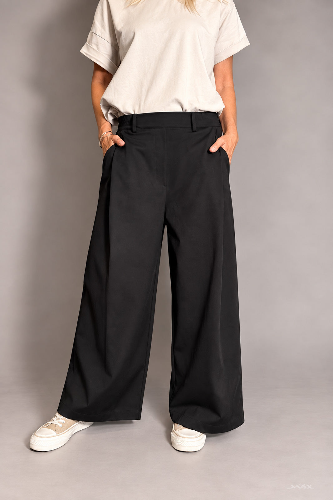 Elegante Hose mit Bundfalten Gr. Onesize (36-42)