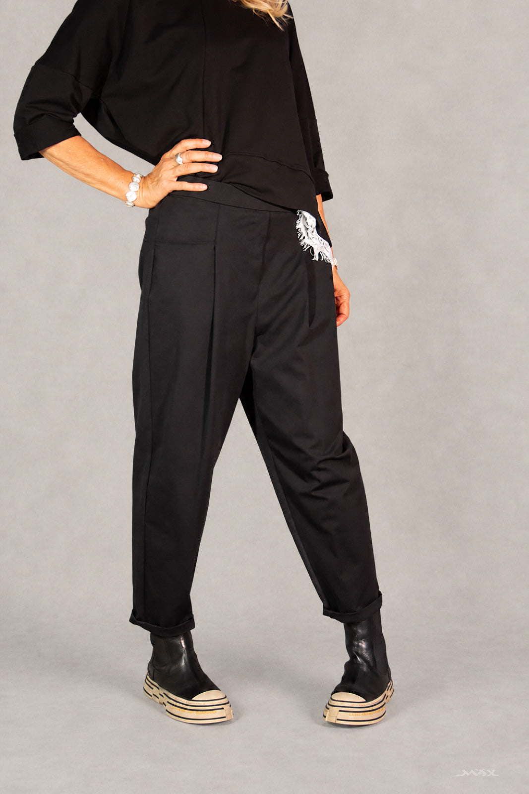 Elegant Pleated Trousers - One Size (38–42)