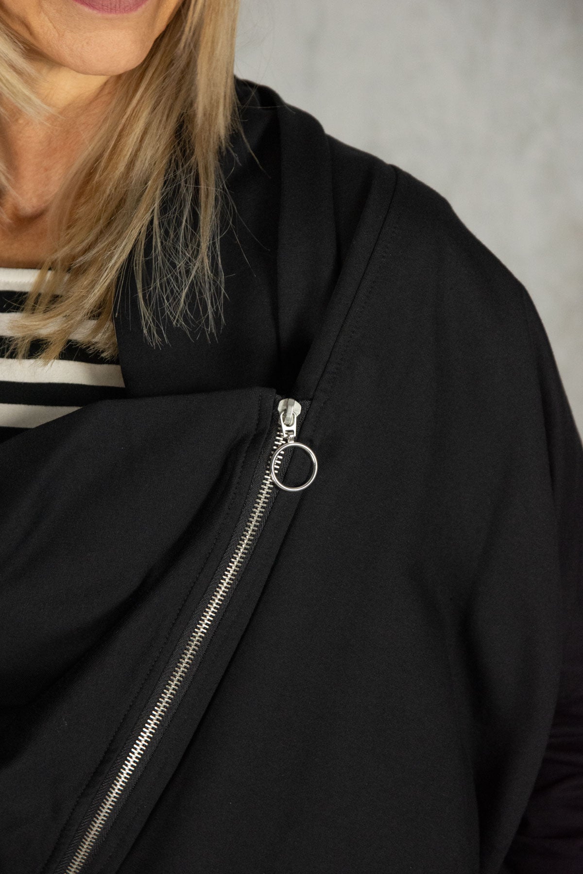 Sweatjacke mit seitlichem Reissverschluss Gr. Onesize (38-44)