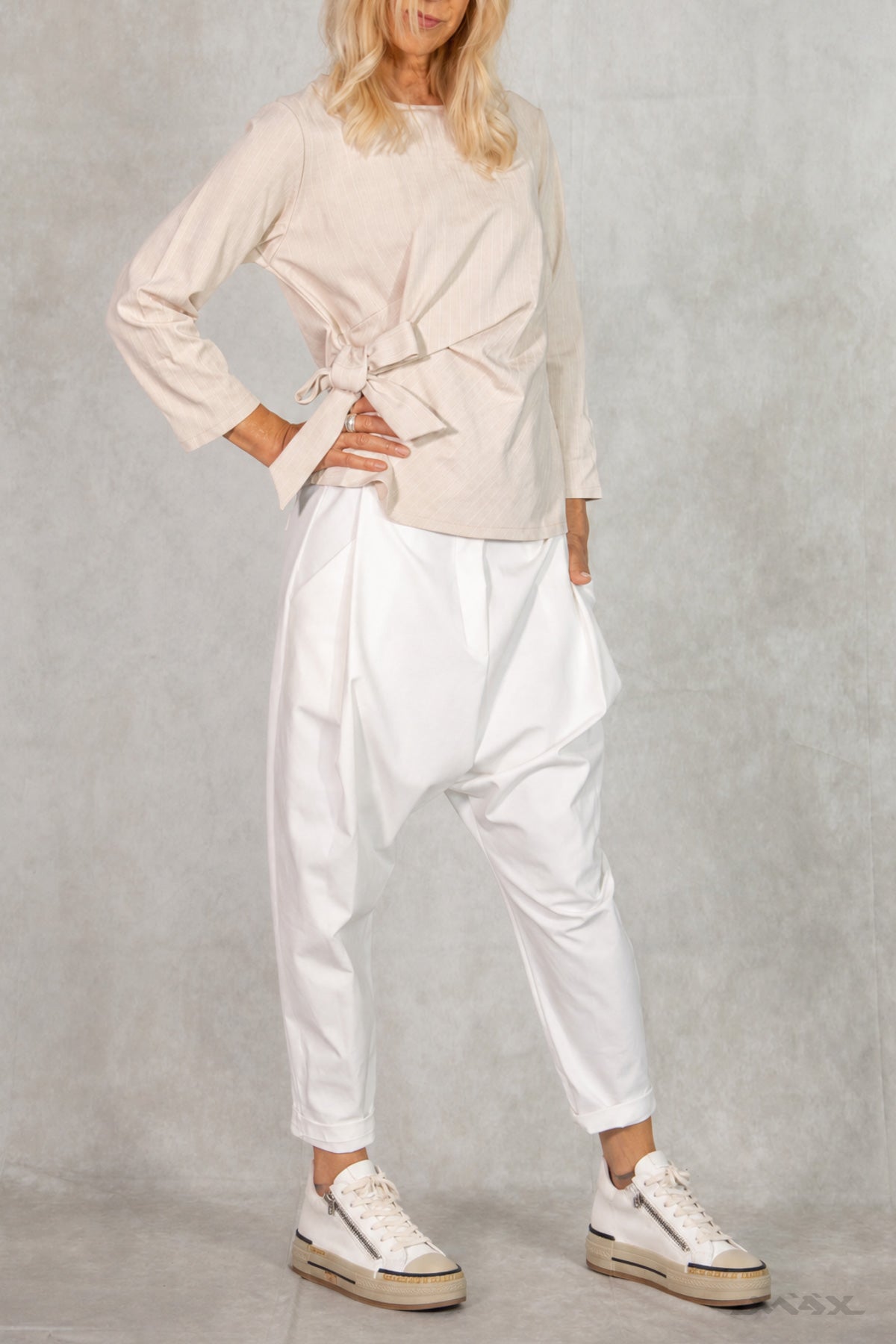 Shirt hellbeige mit Nadelstreifen zum Binden Gr. onesize (36-40)