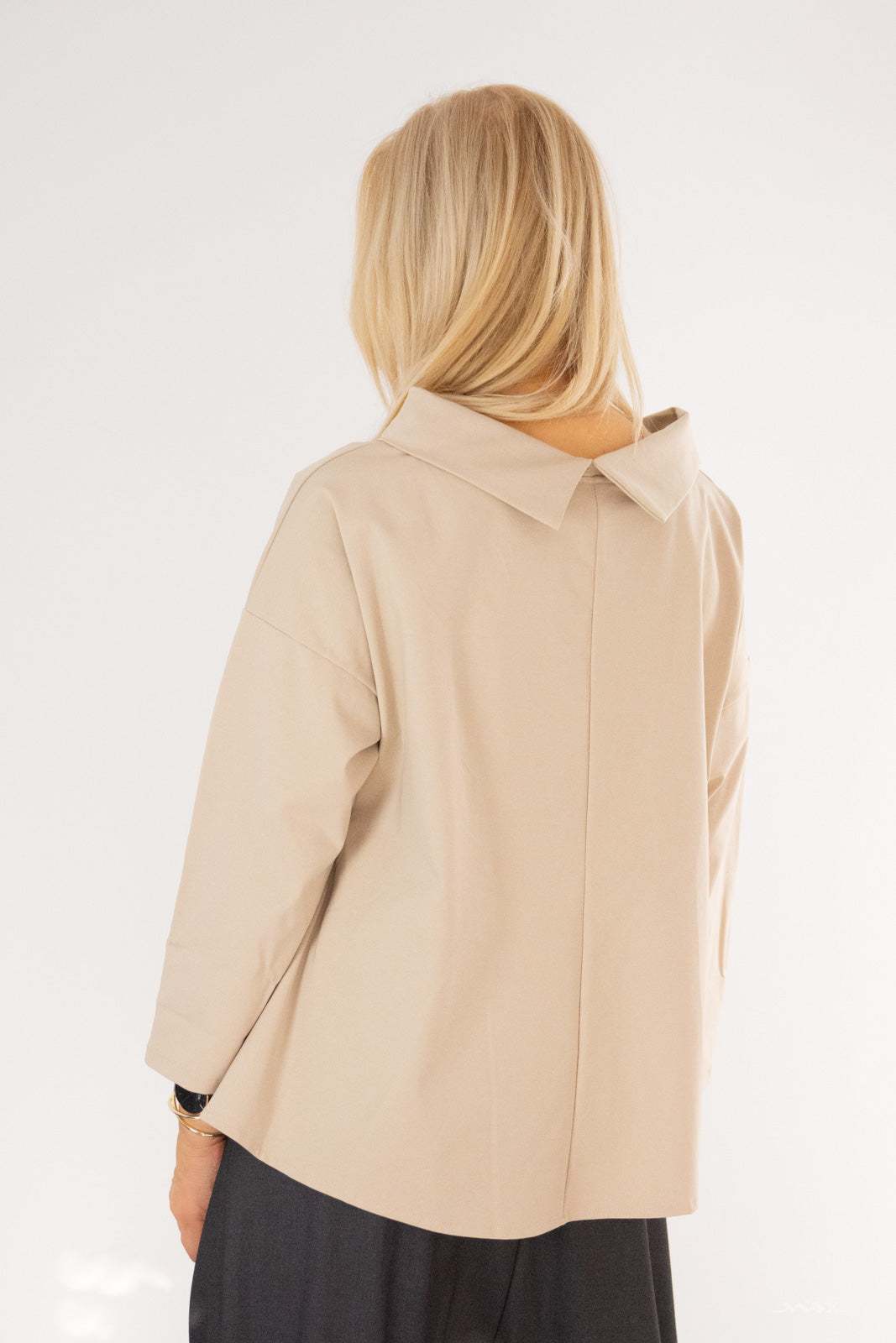 Chemise courte asymétrique à double col, taille unique (38-44)