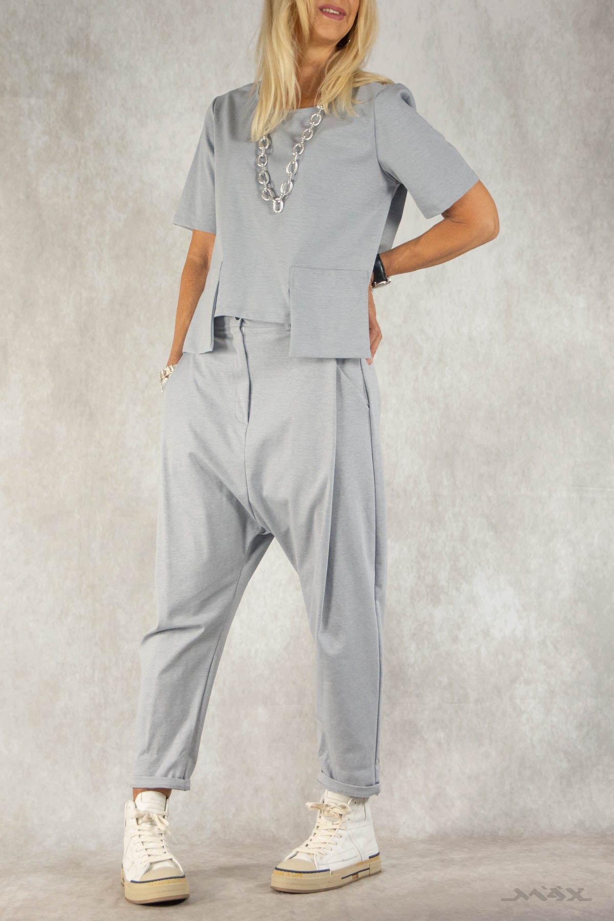 Lichtgrijze baggy broek met knoop, maat one size (36-42)