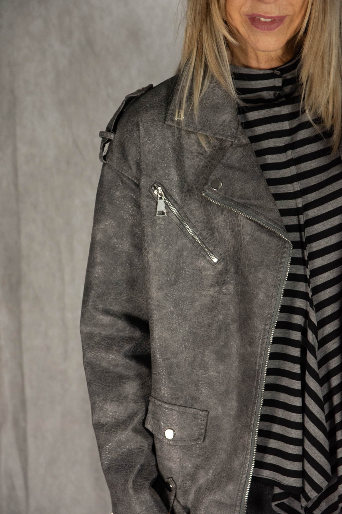 Bikerjacke aus Vegan-Leder grau Gr. Onesize (38-42)