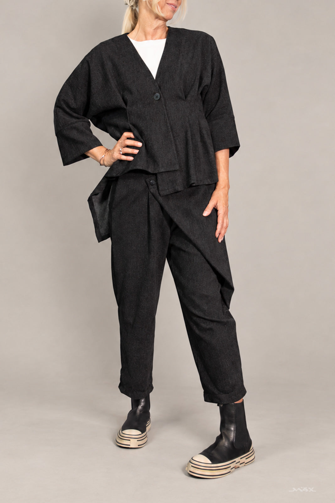 Miękkie spodnie pareo czarne – One Size (36–40)