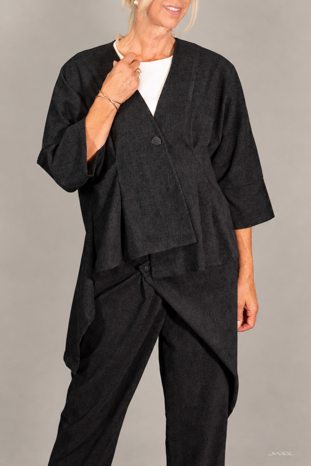 Miękka czarna kurtka z rękawem 3/4 – One Size (38–42)