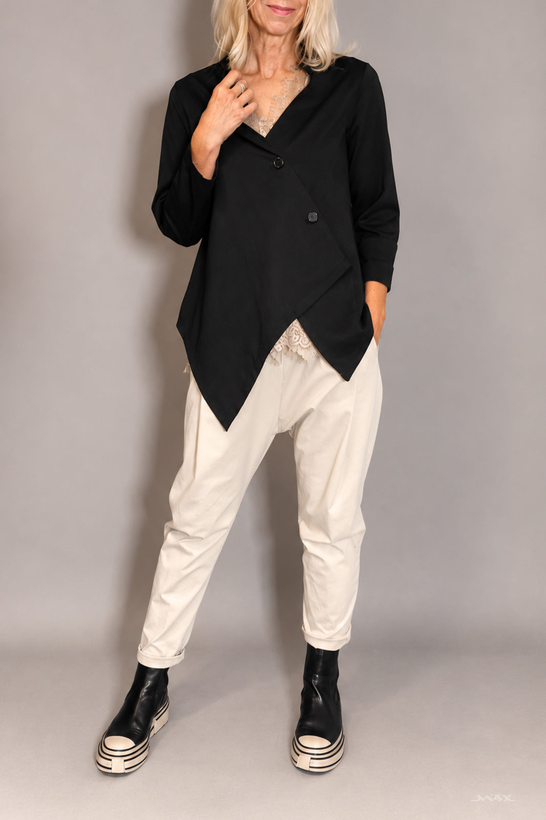 Asymmetrisches Oberteil mit Reverskragen Gr. Onesize (38-42)