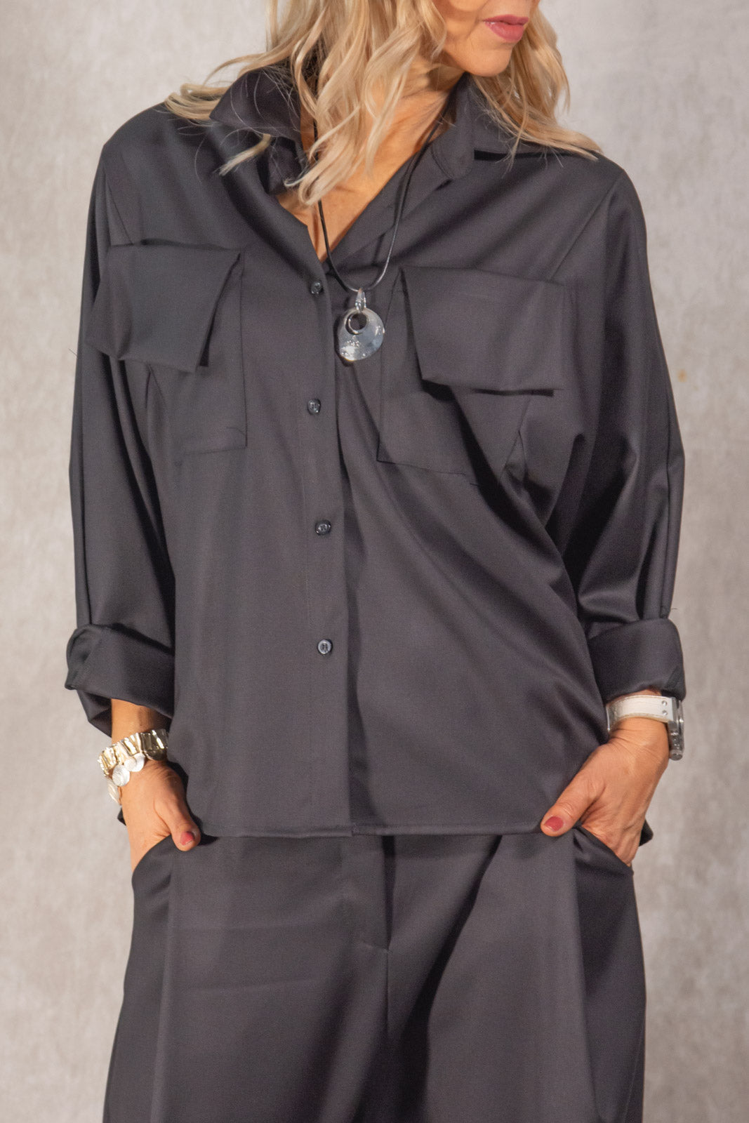 Lässige Hemd-Jacke mit aufgesetzten Taschen anthrazit Gr. Onesize (38-44)