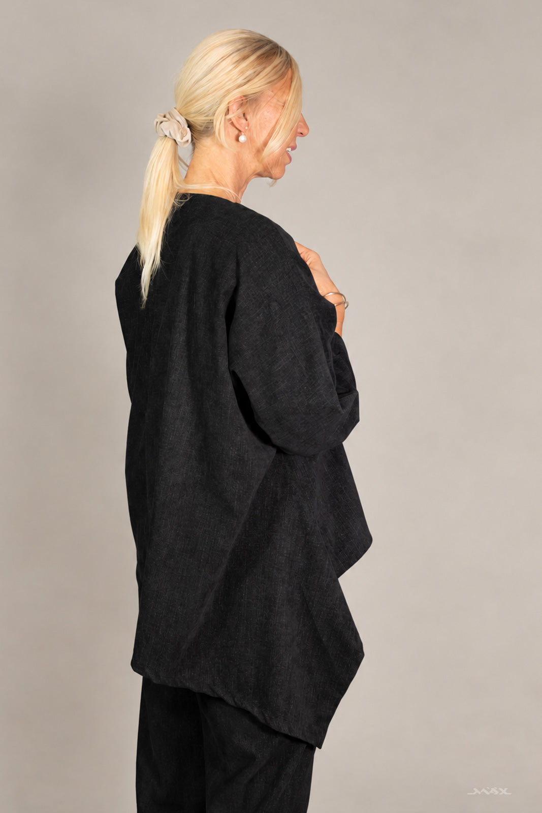 Miękka czarna kurtka z rękawem 3/4 – One Size (38–42)