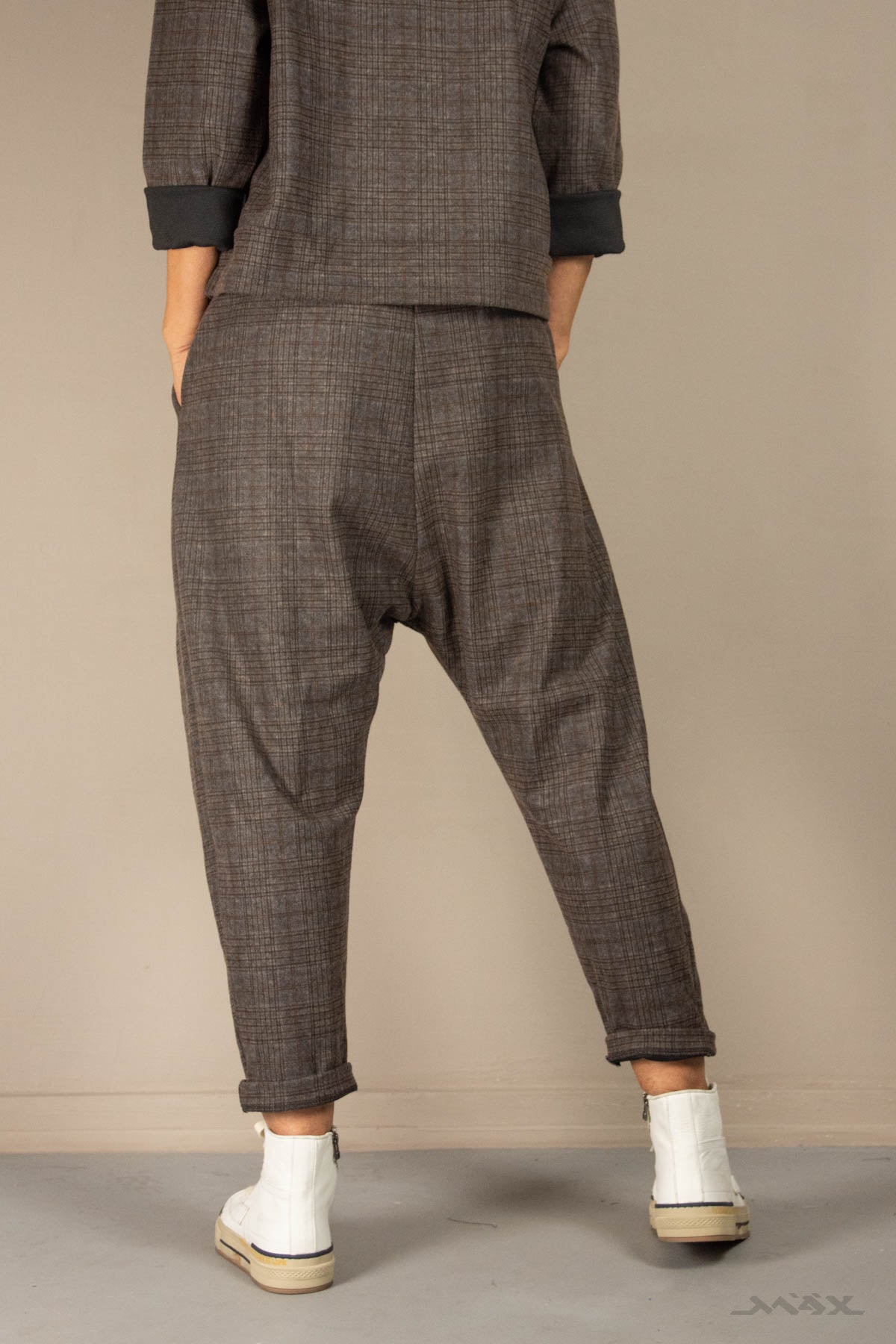 Bruine geruite baggy broek, maat one size (38-42)