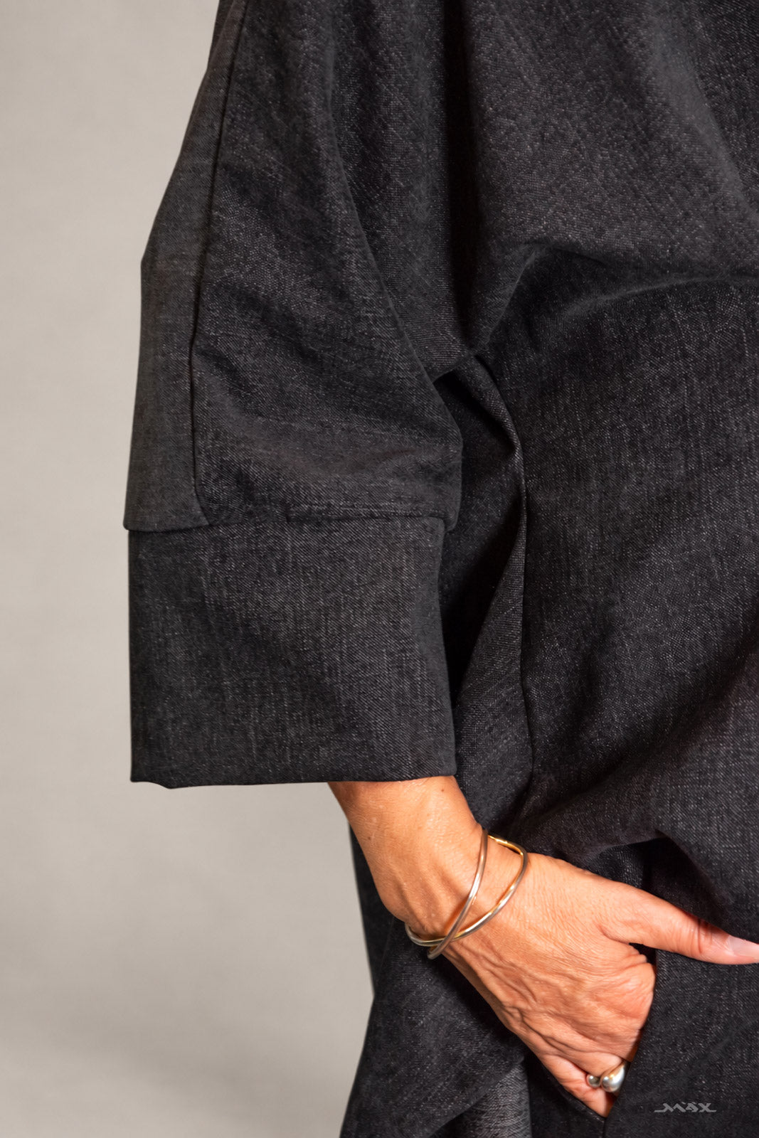 Miękka czarna kurtka z rękawem 3/4 – One Size (38–42)