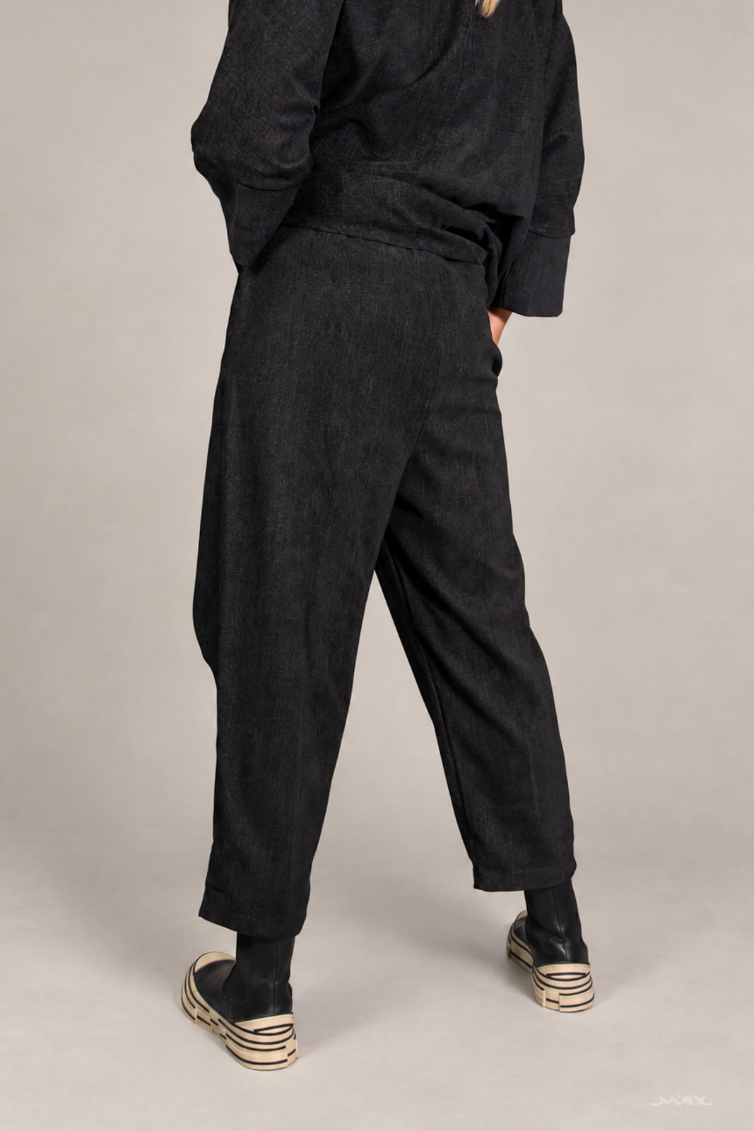Miękkie spodnie pareo czarne – One Size (36–40)
