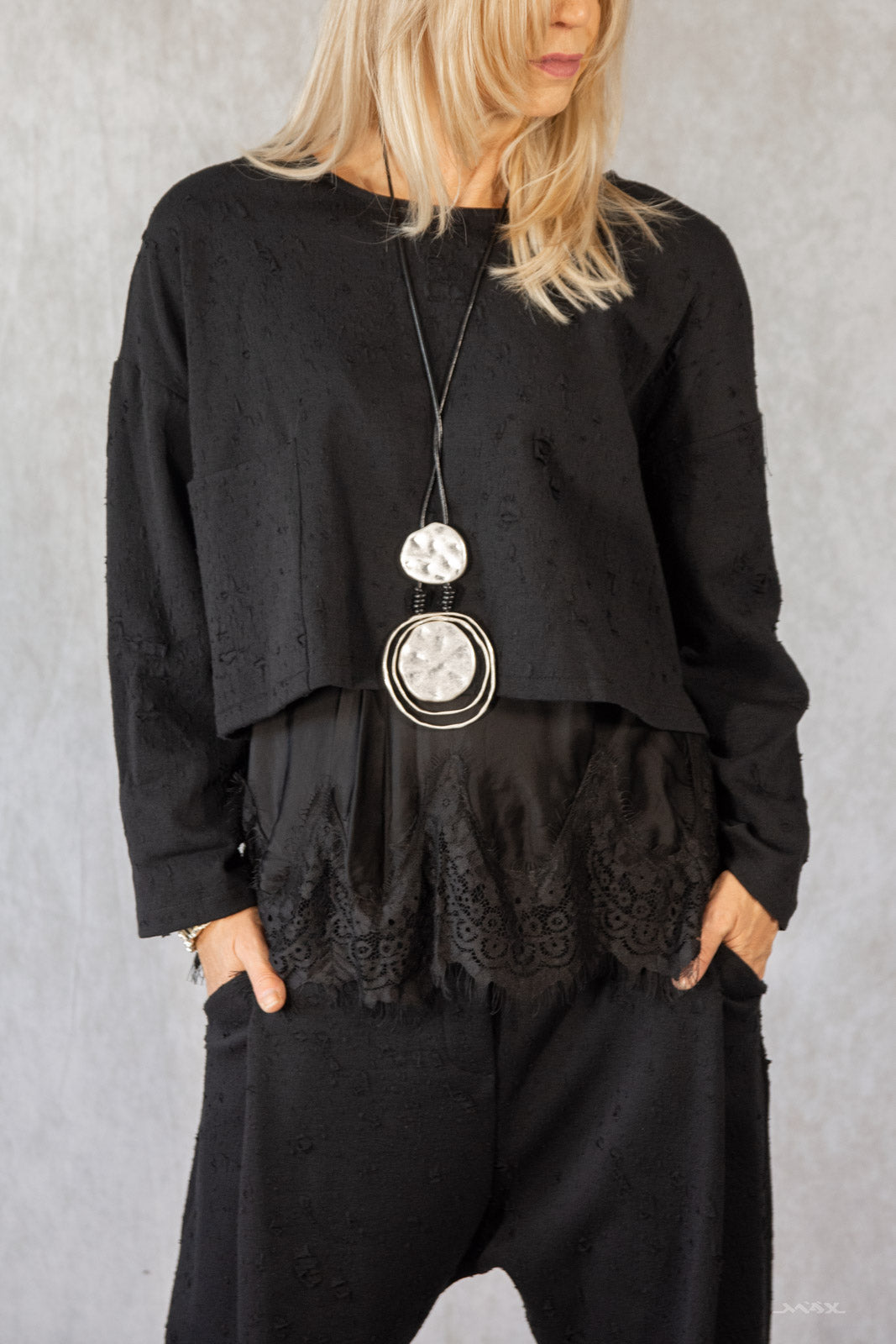 Kurzes Shirt schwarz destroyed Gr. onesize(36-42)