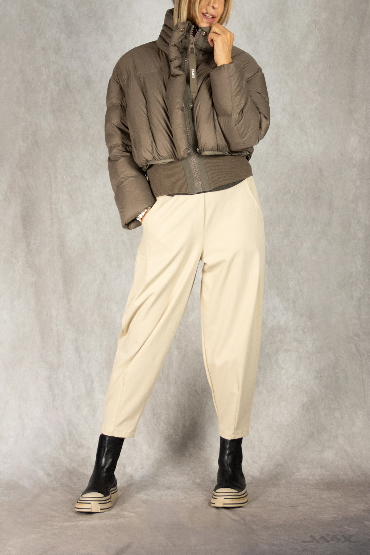 Kurze Pufferjacke taupe mit hohem Kragen Gr. Onesize (36-40)