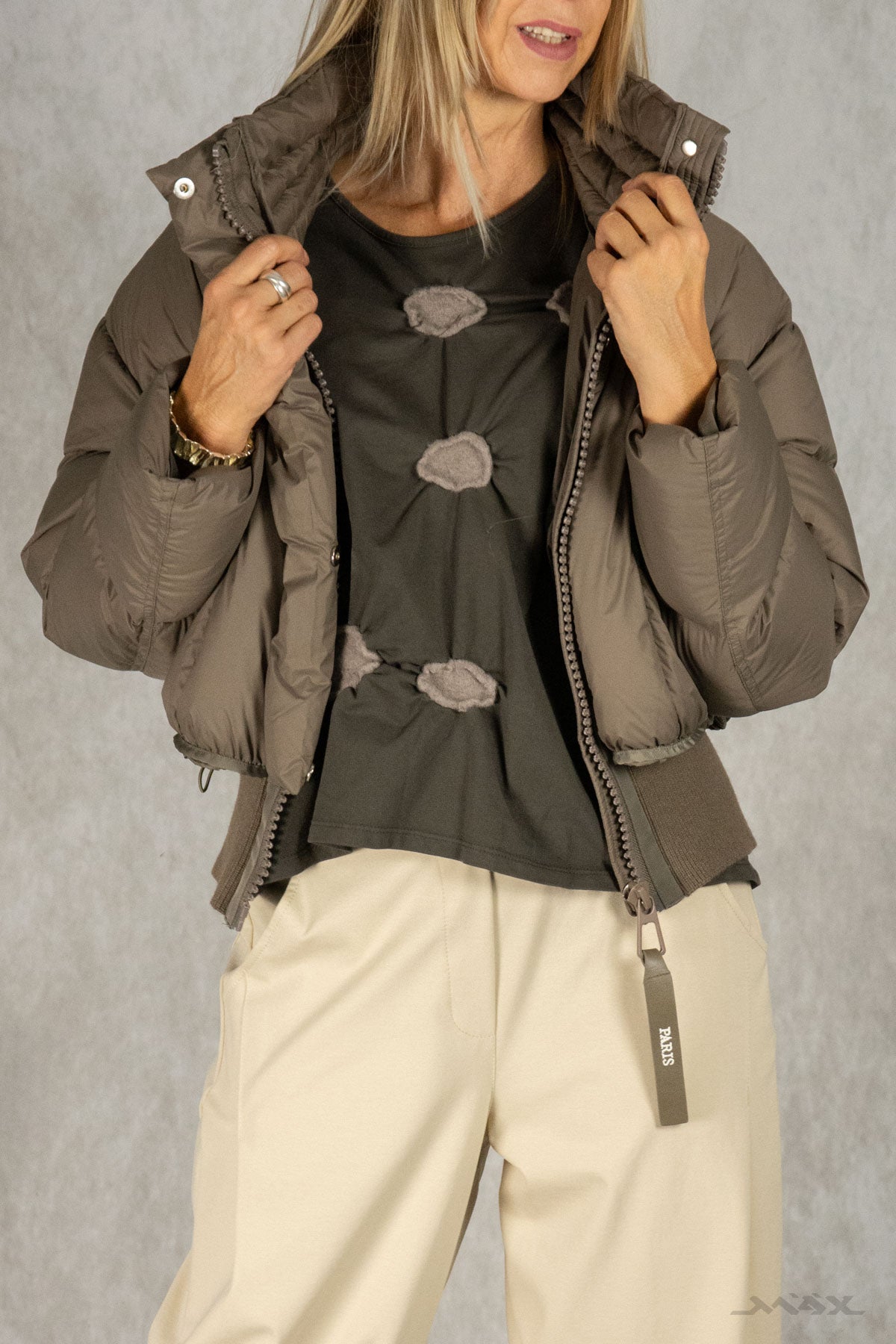 Kurze Pufferjacke taupe mit hohem Kragen Gr. Onesize (36-40)