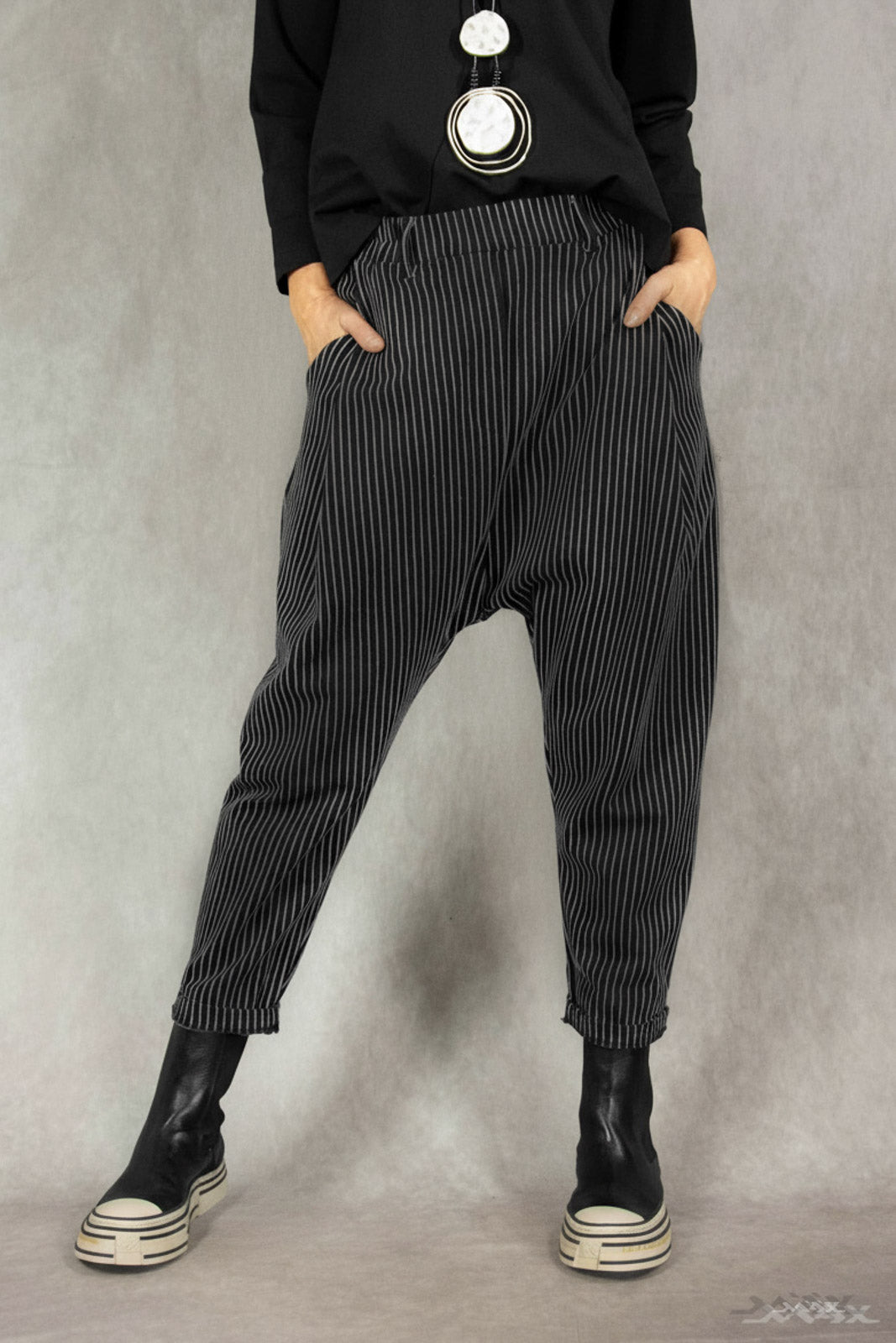 Baggyhose schwarz-grau gestreift Gr. onesize(38-42)