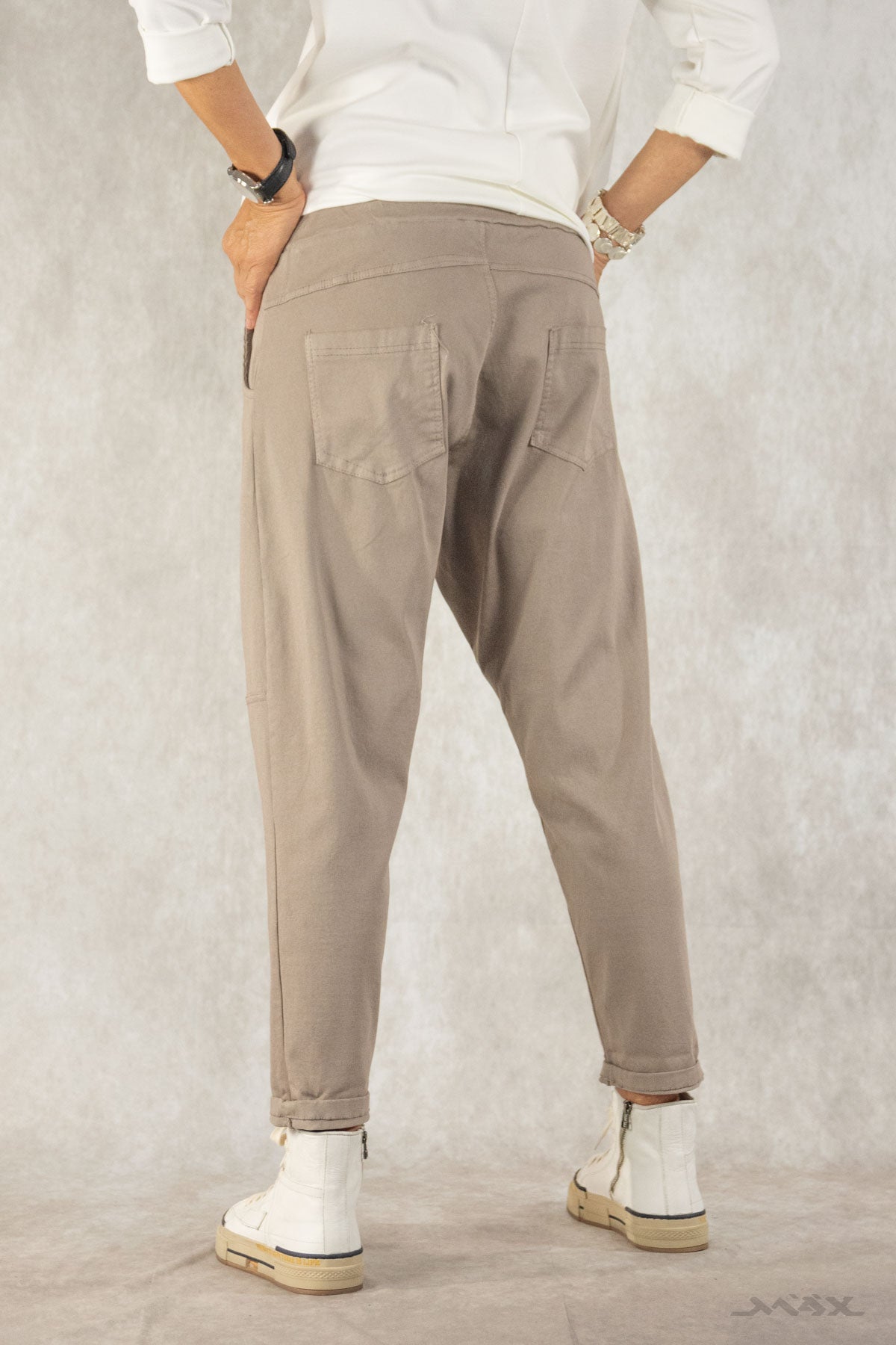 Taupe harembroek van rekbare denimstof, maat one size (past bij maten 38-44)