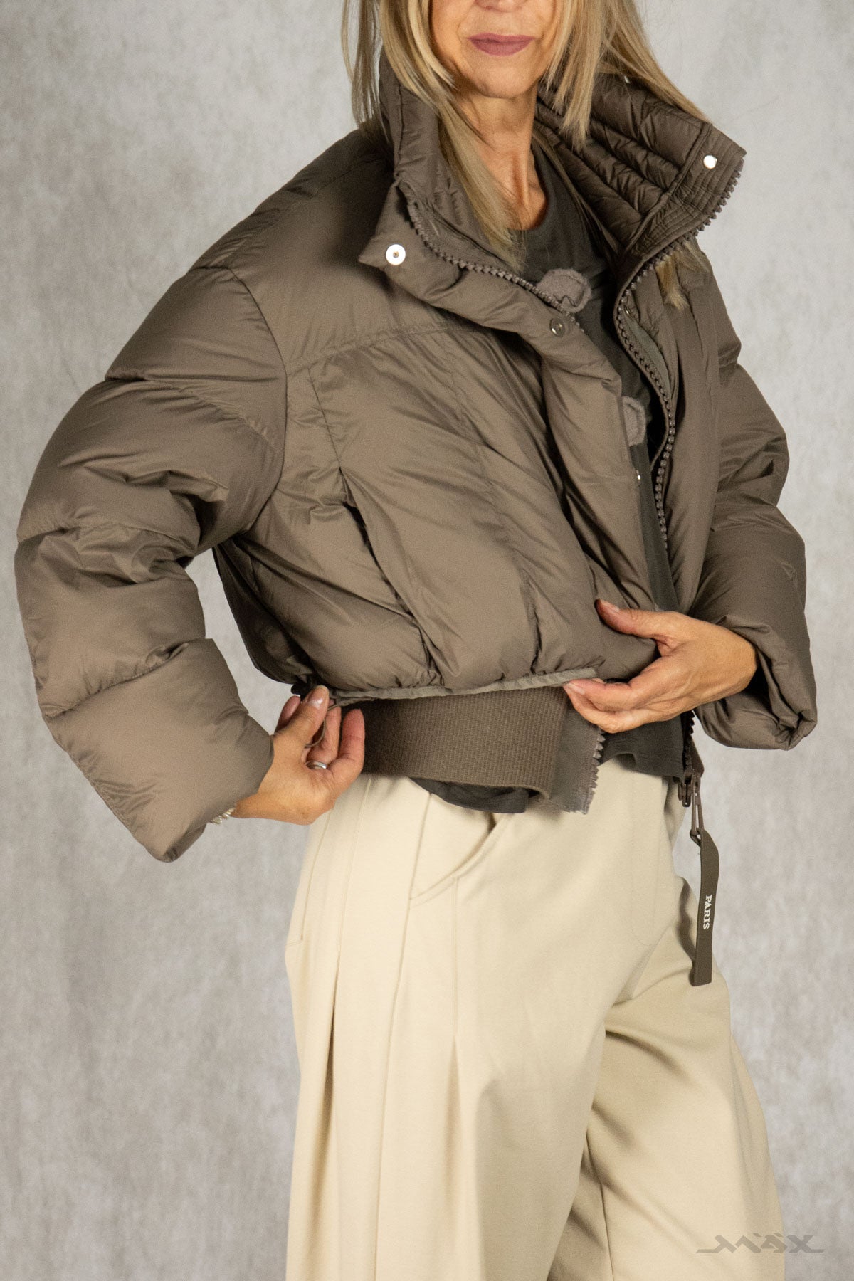 Kurze Pufferjacke taupe mit hohem Kragen Gr. Onesize (36-40)