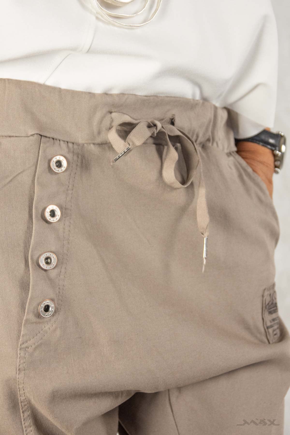 Taupe harembroek van rekbare denimstof, maat one size (past bij maten 38-44)