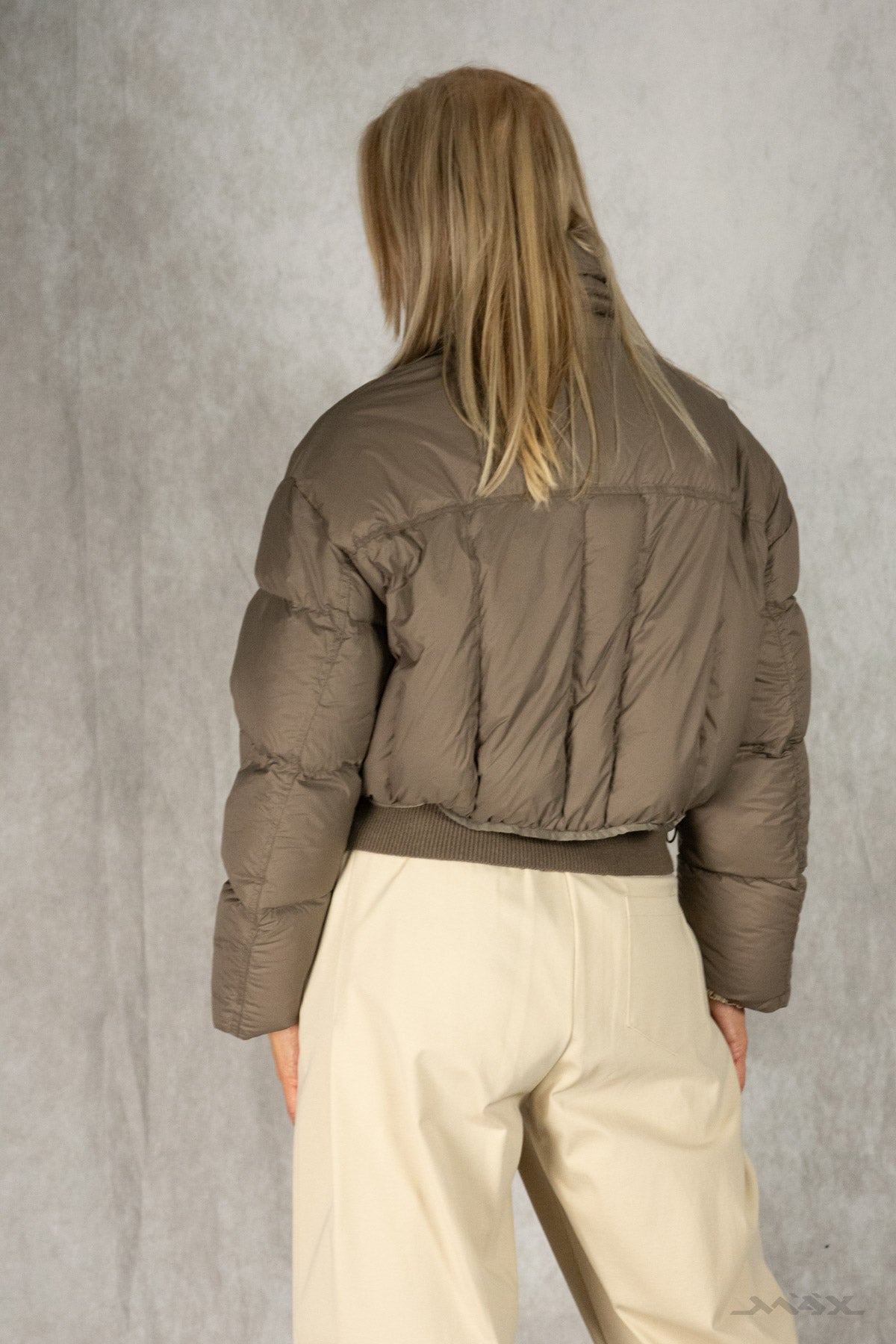 Kurze Pufferjacke taupe mit hohem Kragen Gr. Onesize (36-40)