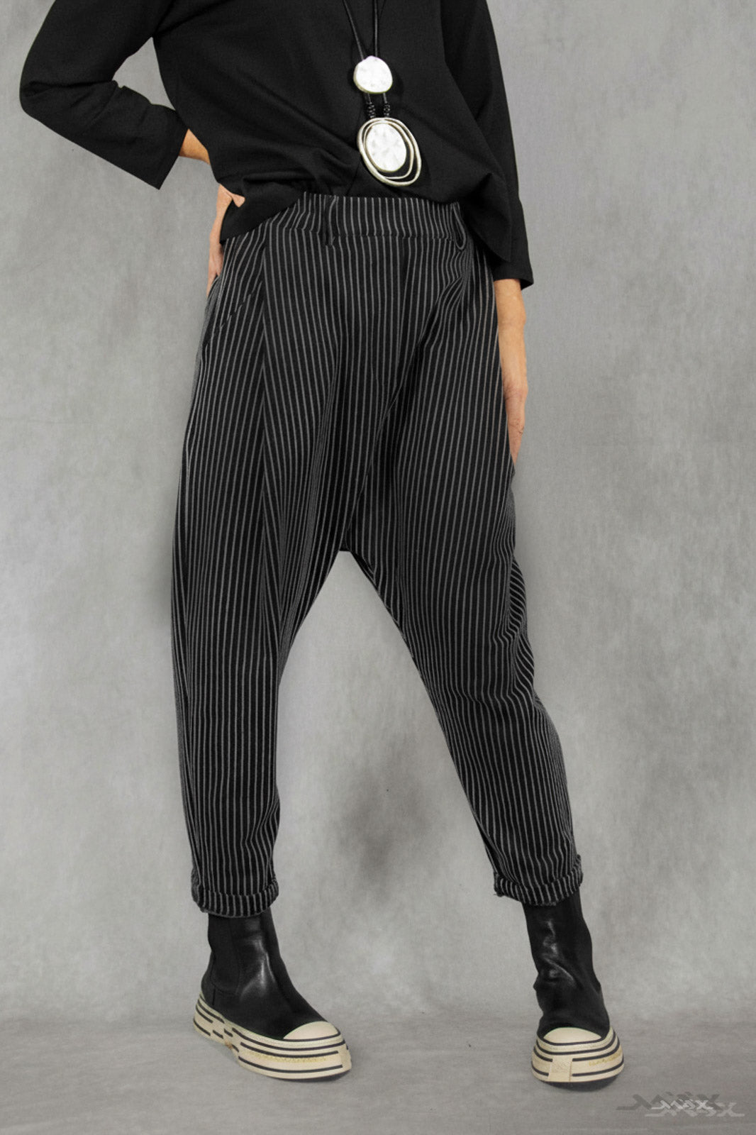 Baggyhose schwarz-grau gestreift Gr. onesize(38-42)