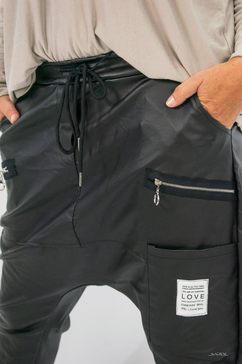 zwarte harembroek in lederlook