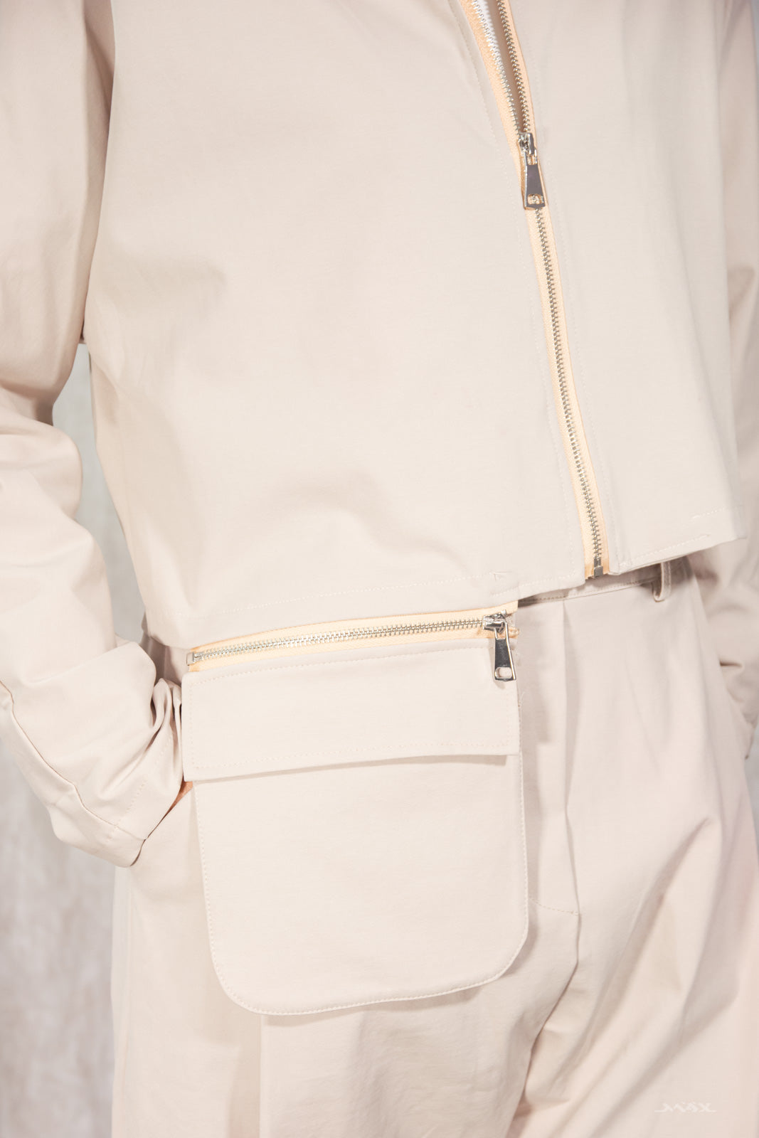 Veste zippée avec poche noir - taille unique (36-40)