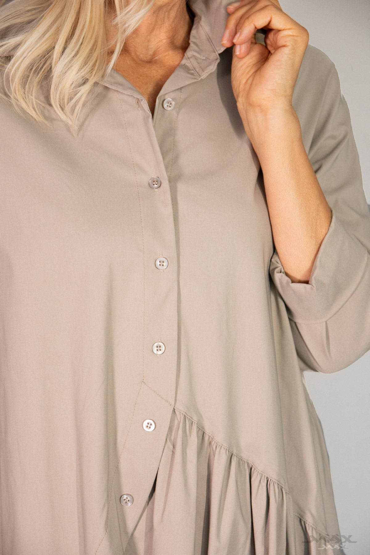 Asymmetrisches Kleid mit Knopfleiste Gr. Onesize (38-44)