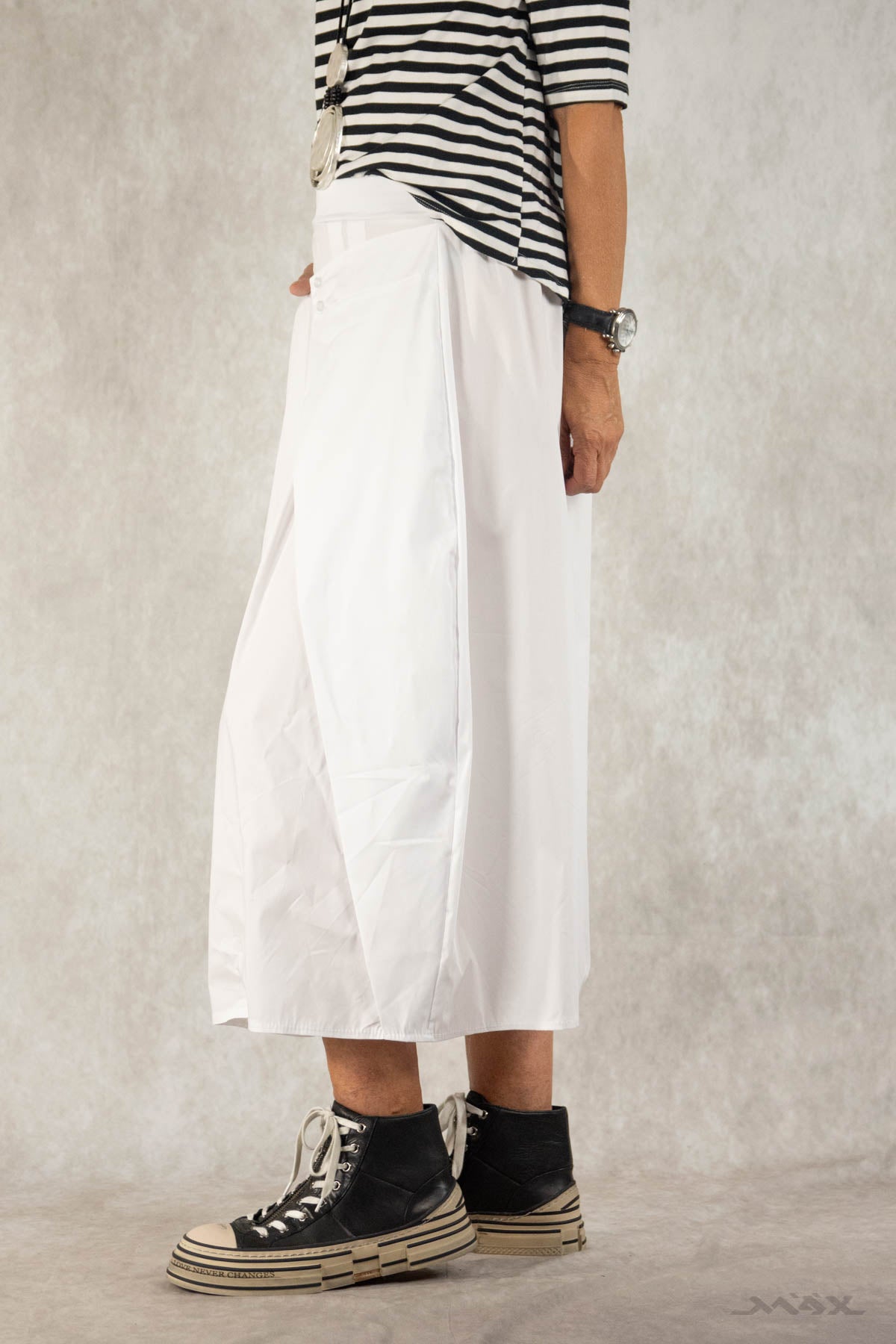 Nylon rok, asymmetrische maat. Eén maat (38-44).