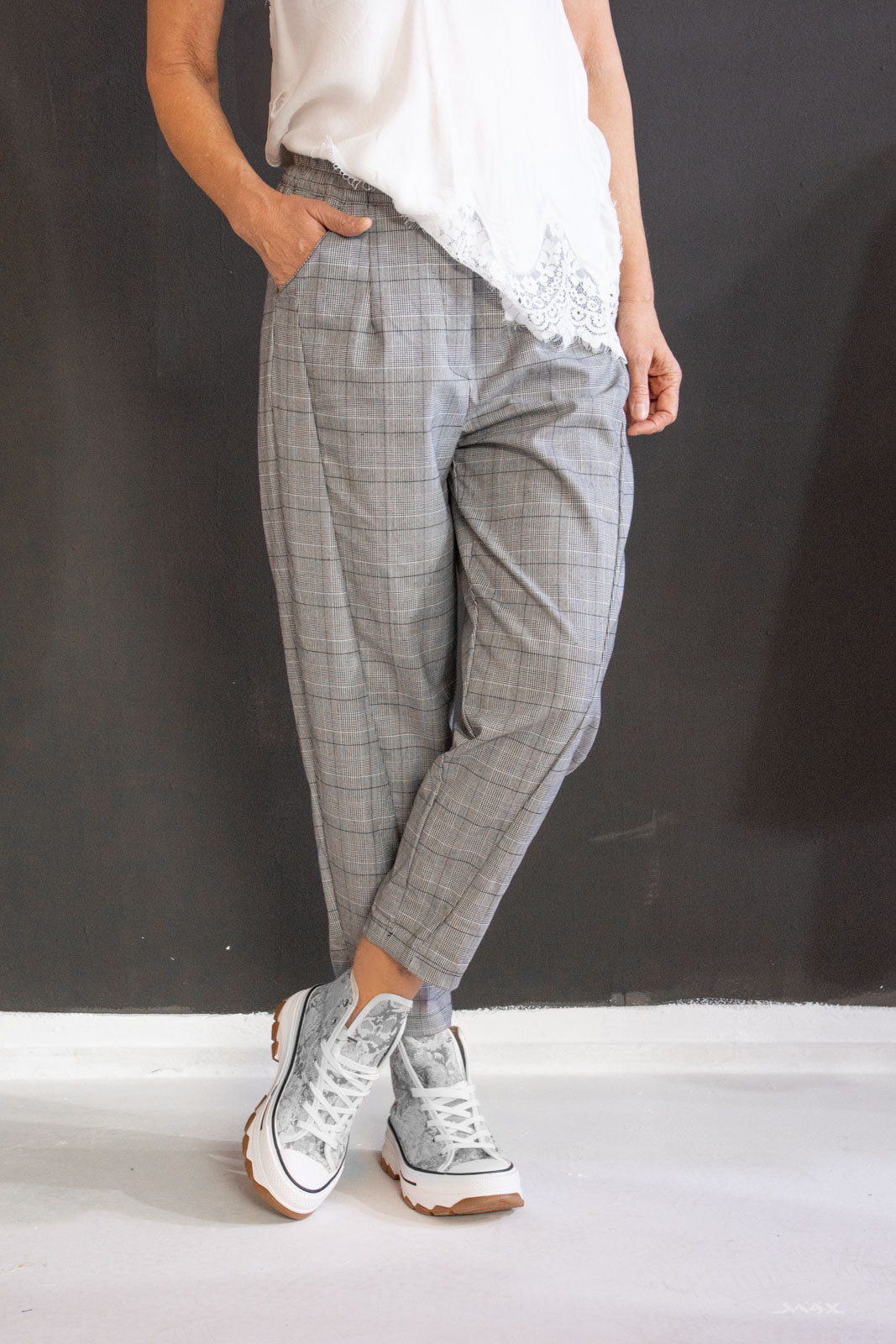 Grijze geruite pantalon met decoratieve naad maat one size (36-42)