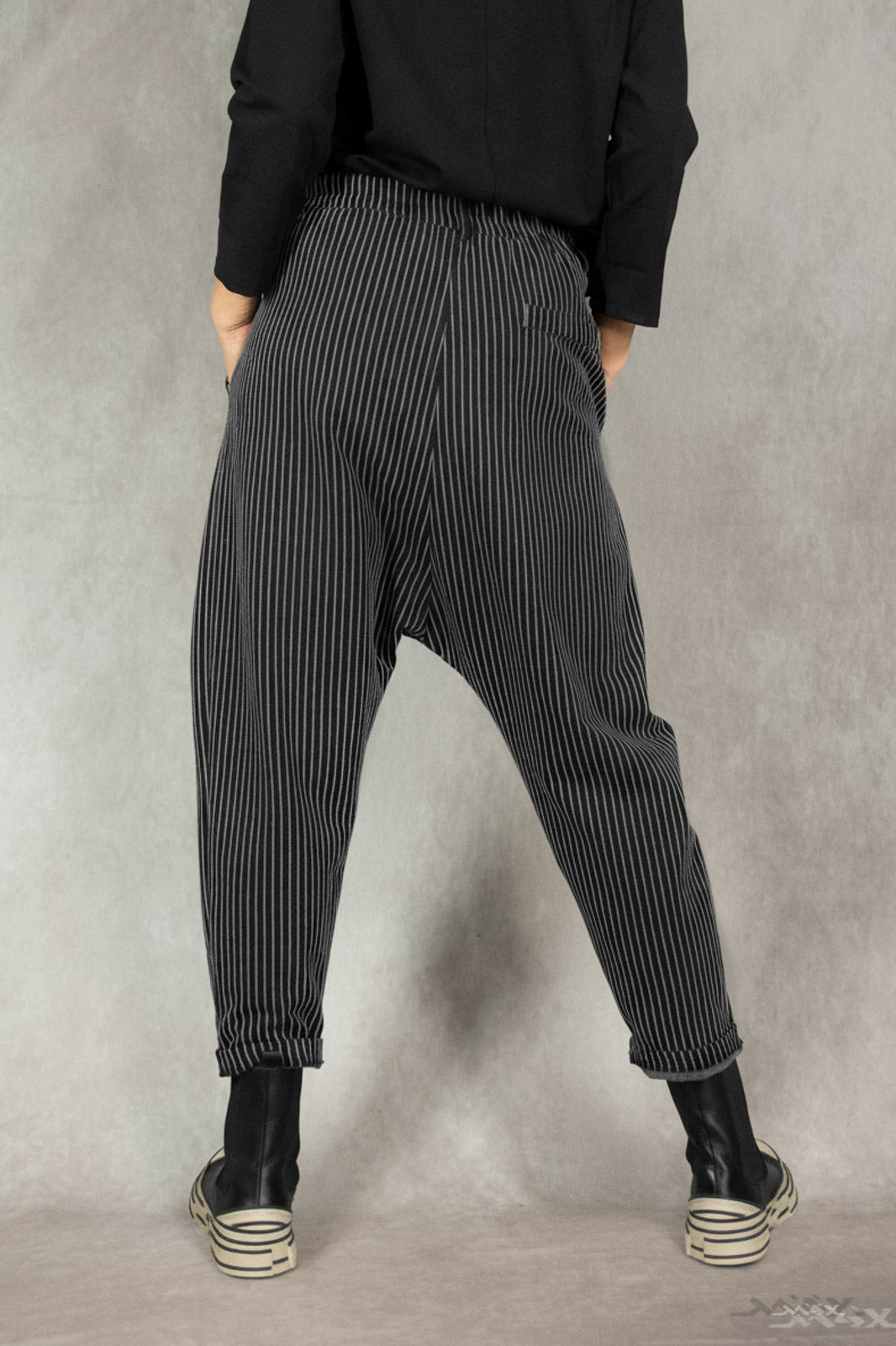 Baggyhose schwarz-grau gestreift Gr. onesize(38-42)