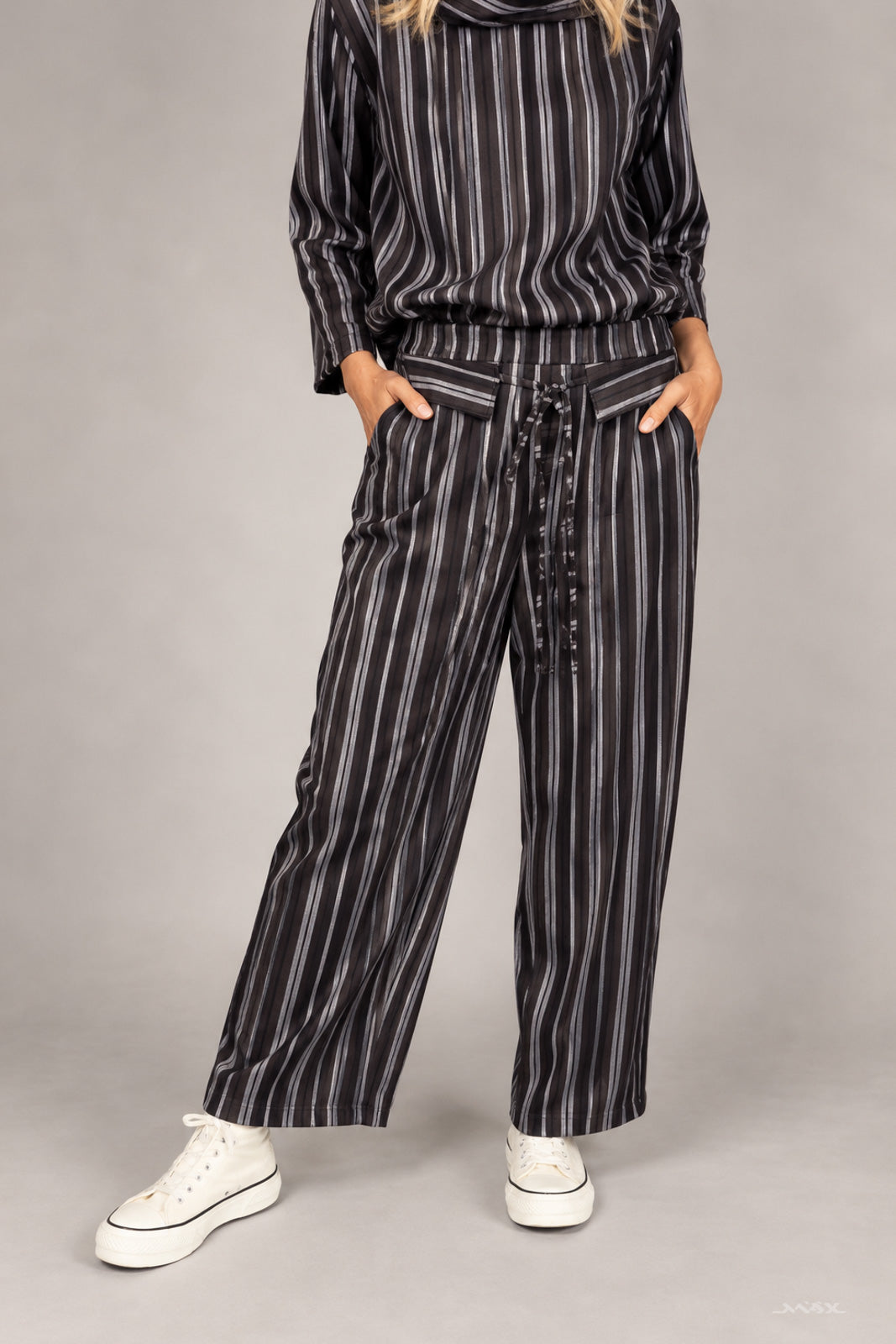 Striped Wide-Leg Trousers with Tie Waist – One Size (36–40)