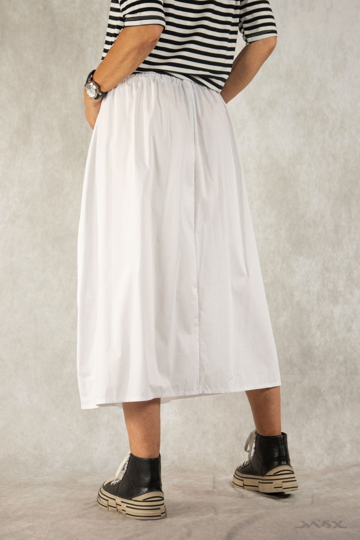 Nylon rok, asymmetrische maat. Eén maat (38-44).