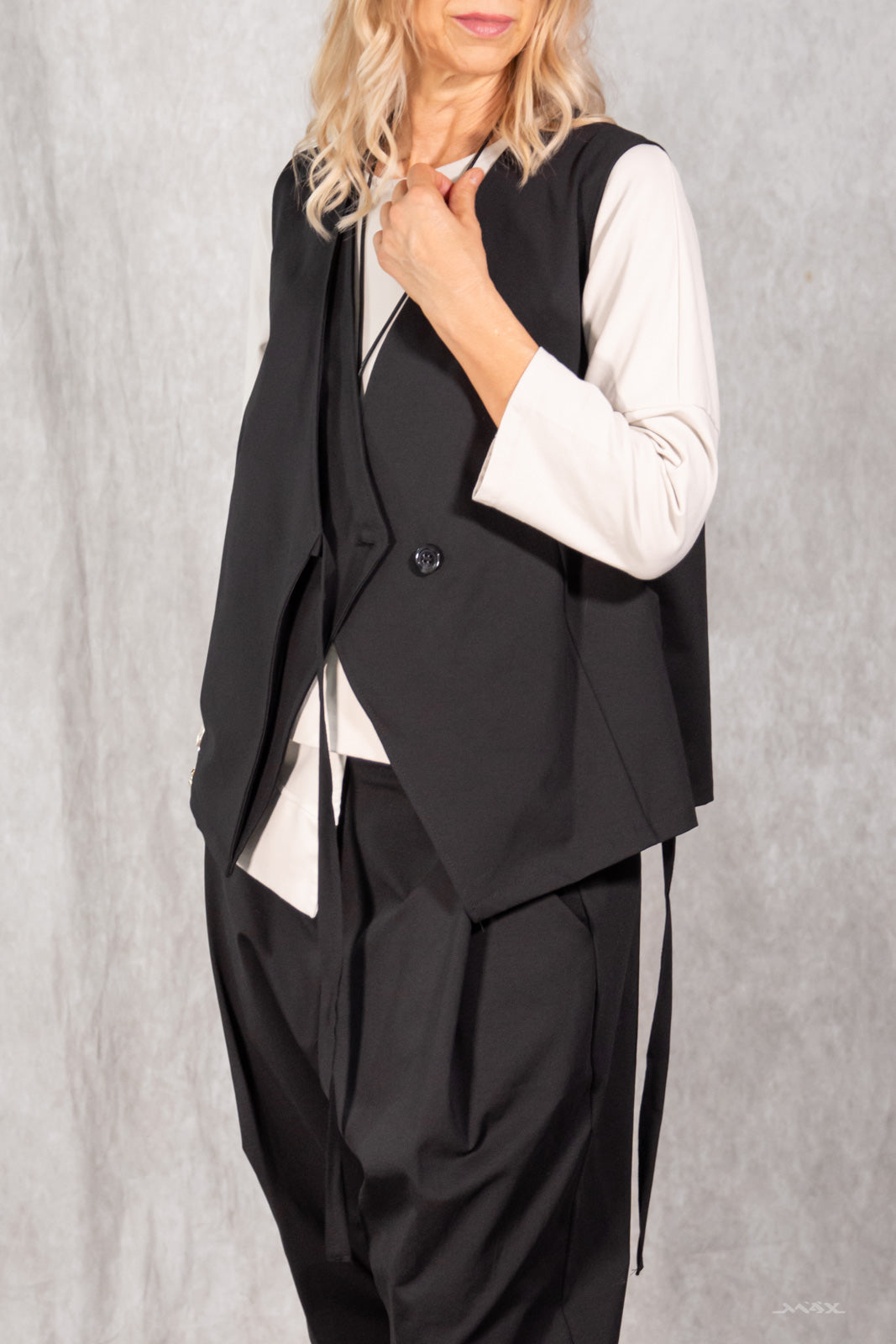 Gilet asymétrique cache-cœur noir à nouer - taille unique (38-44)