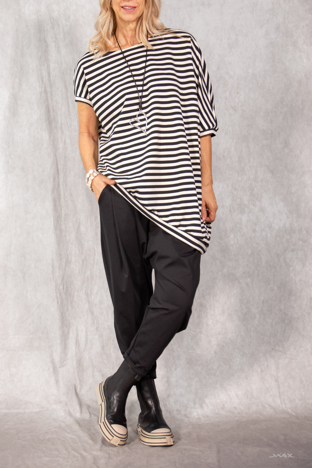 T-shirt long asymétrique noir-crème rayé - taille unique (38-44)