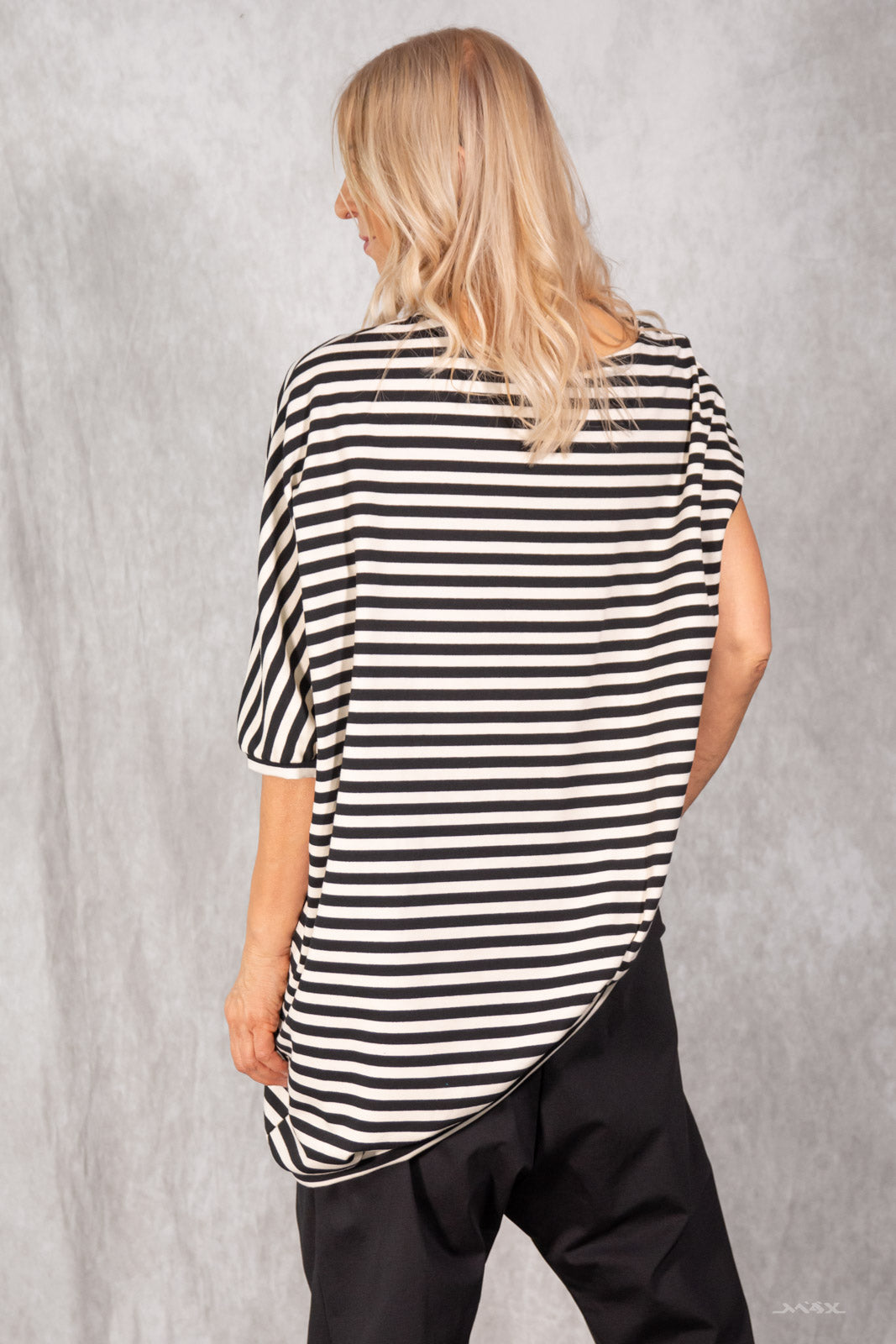 Asymmetrisches Longshirt schwarz-creme gestreift Gr. onesize (38-44)