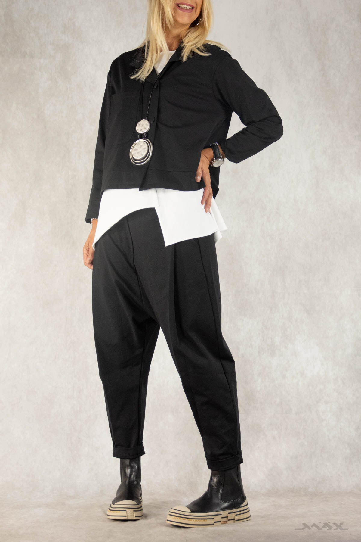 Kurze Jacke mit Knopfleiste Gr. Onesize (36-42)