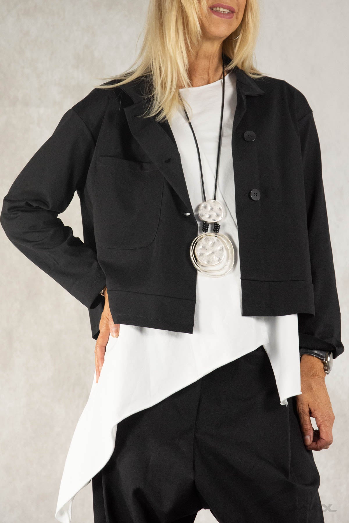 Kurze Jacke mit Knopfleiste Gr. Onesize (36-42)