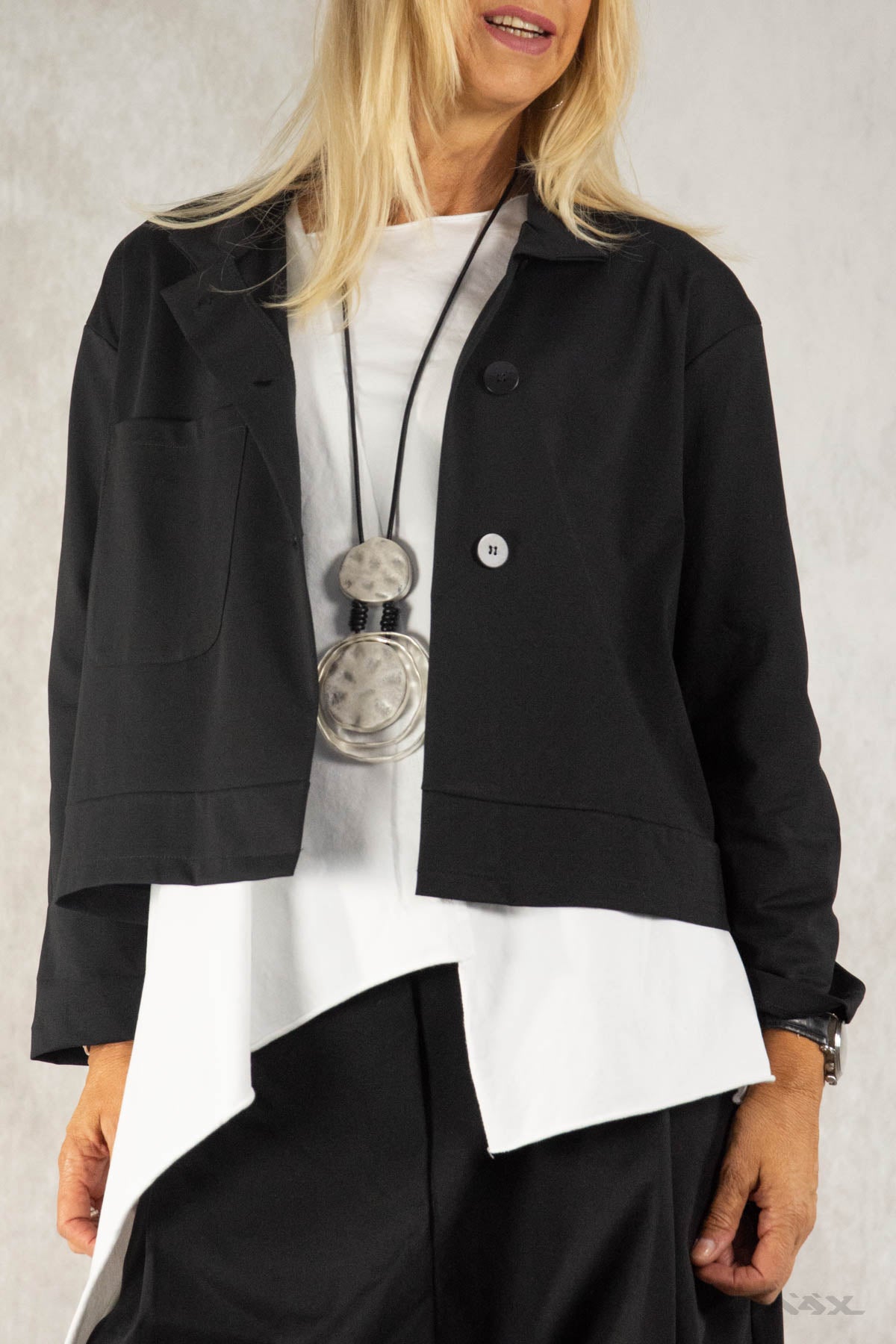 Kurze Jacke mit Knopfleiste Gr. Onesize (36-42)